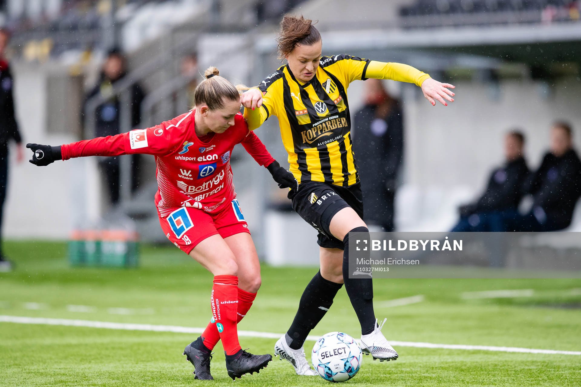 Linköpings Ronja Aronsson och Häckens Milica Mijatovic