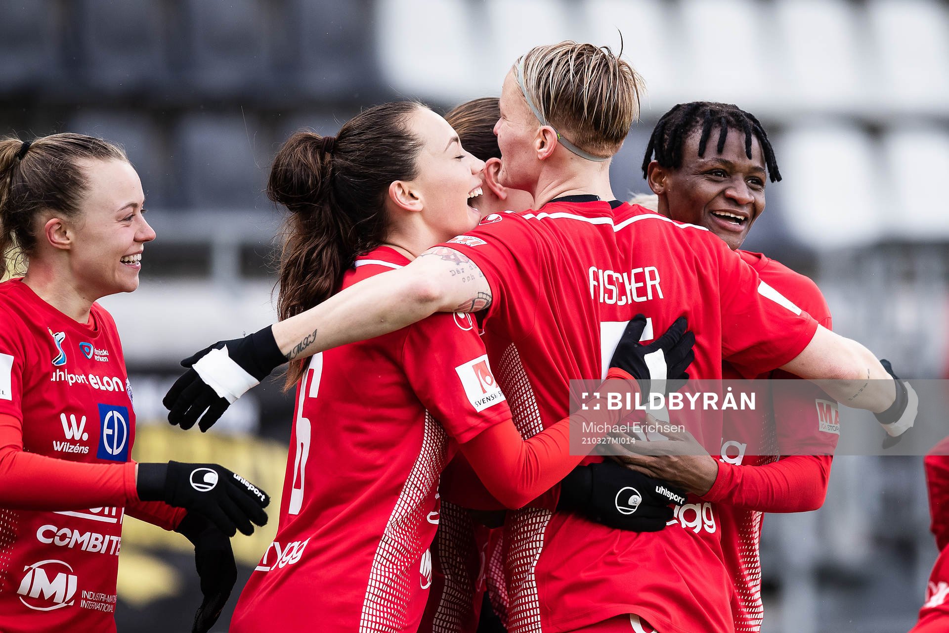 Linköpings Uchenna Grace Kanu jublar med Nilla Fischer