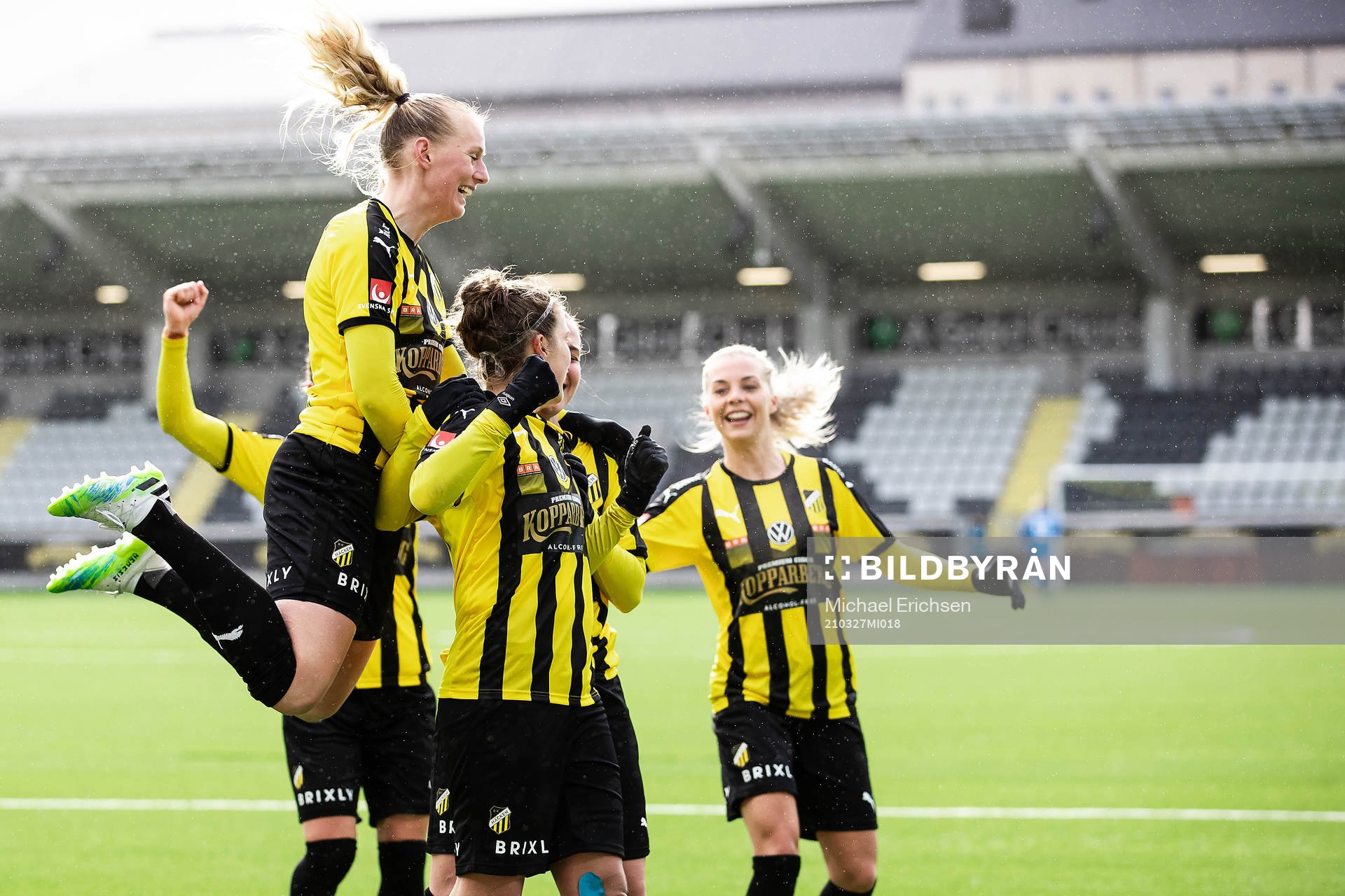 Häckens Filippa Angeldahl jublar