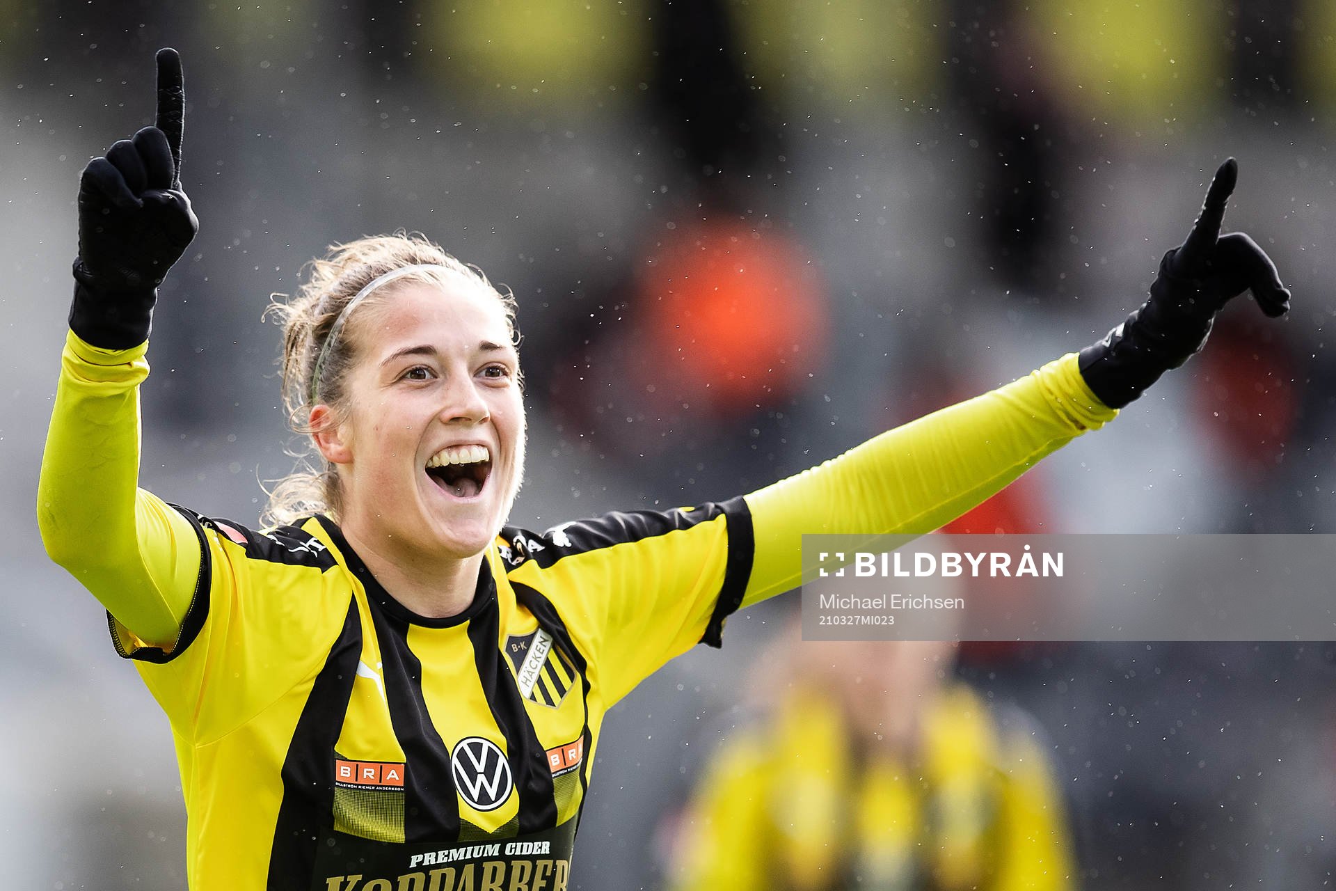 Häckens Filippa Angeldahl jublar