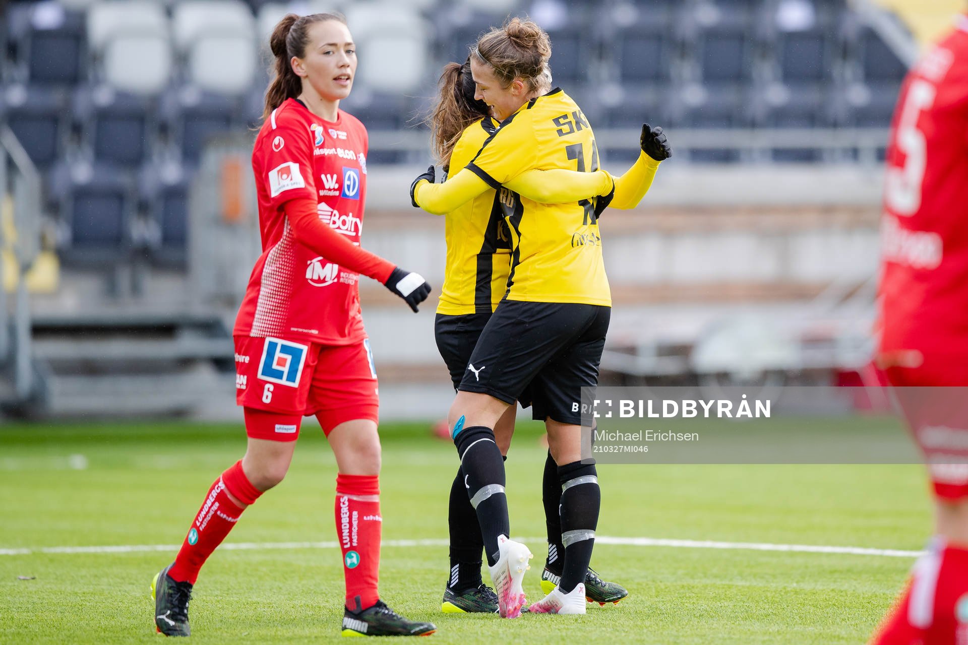 Häckens Filippa Angeldal jublar med Johanna Rytting Kaneryd