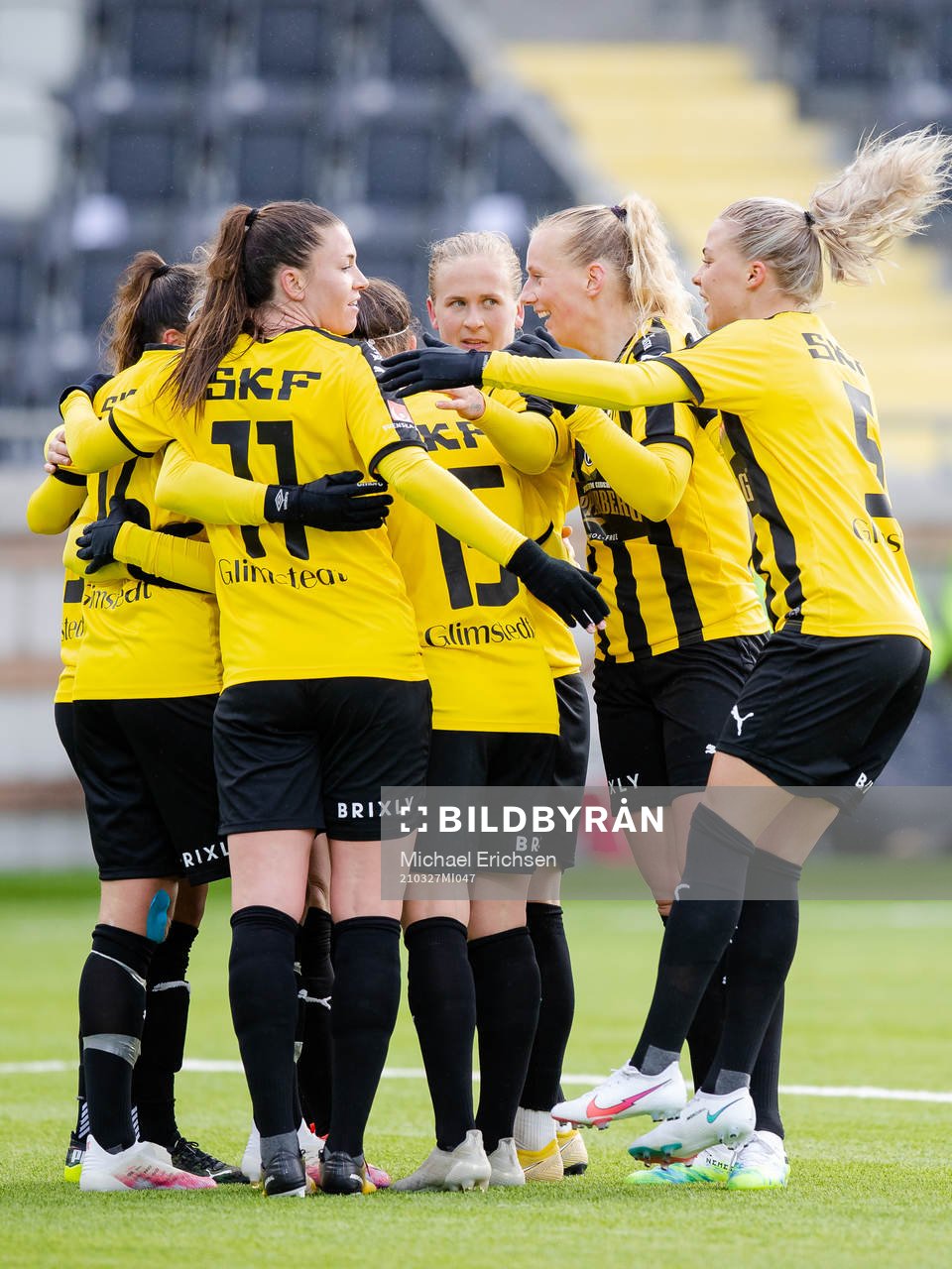 Häckens Filippa Angeldahl jublar med lagkamrater