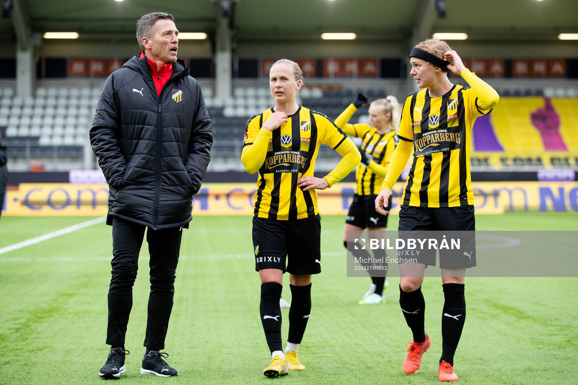 Häckens tränare Mats Gren, Filippa Curmark och Luna