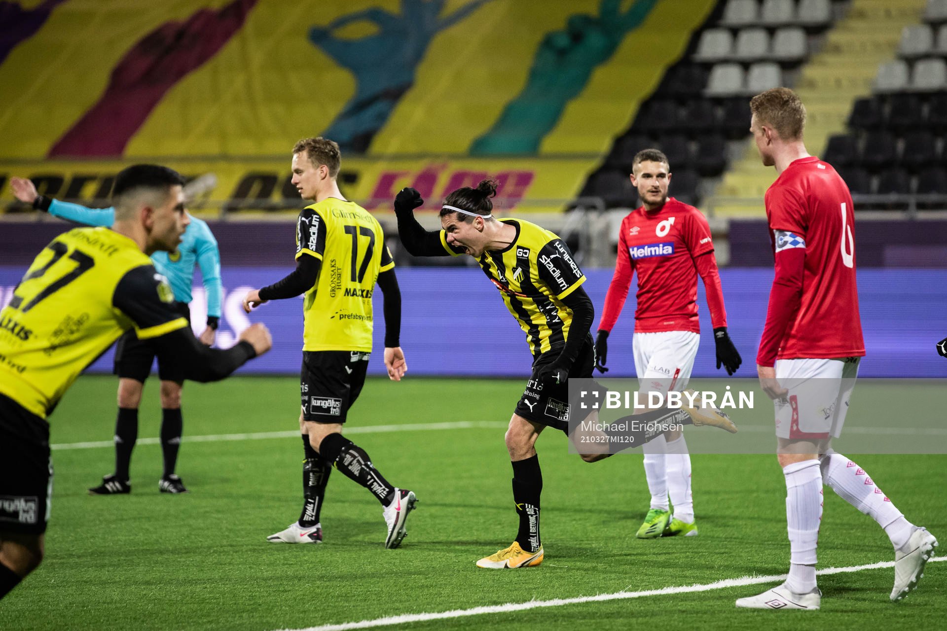 Häckens William Milovanovic jublar efter 3-4 under fotbollsmatchen i träningsmatchen mellan Häcken och Degerfors den 27 mars 2021 i Göteborg.