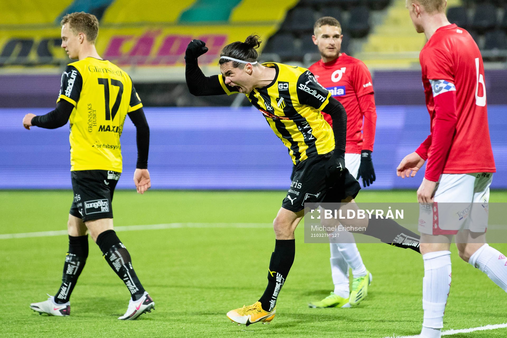 Häckens William Milovanovic jublar efter reducering till 3-4 under träningsmatchen i fotboll mellan Häcken och Degerfors den 27 mars 2021 i Göteborg.
