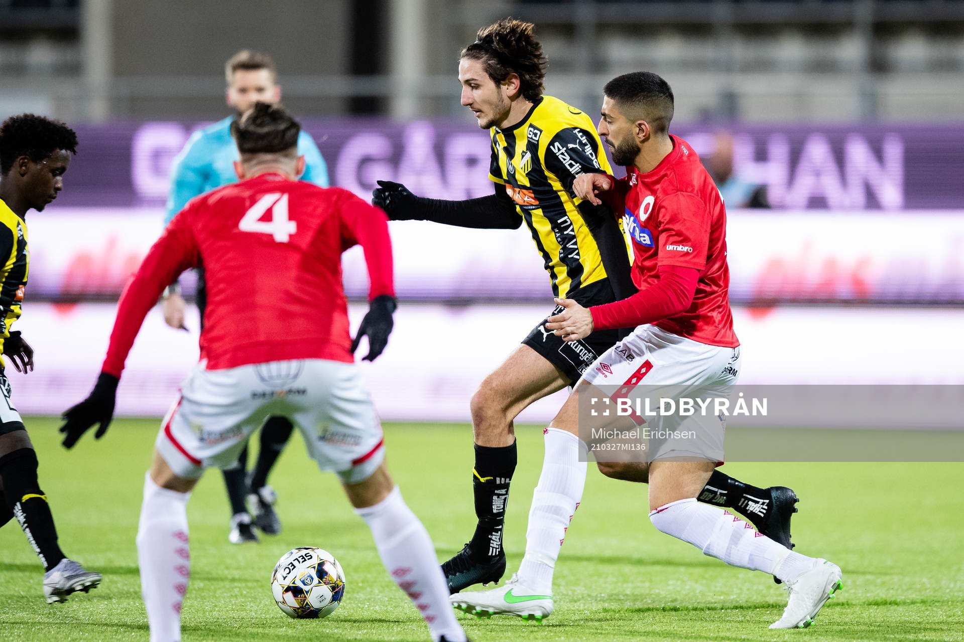 Häckens Yusuf Nuur och Degerfors Sean Sabetkar