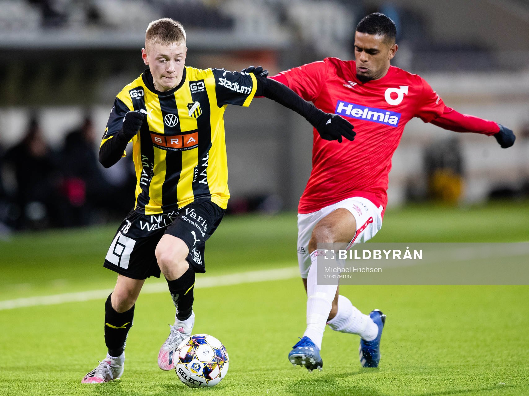 Häckens Oskar Ruuska och Degerfors Adhavan Rajamohan