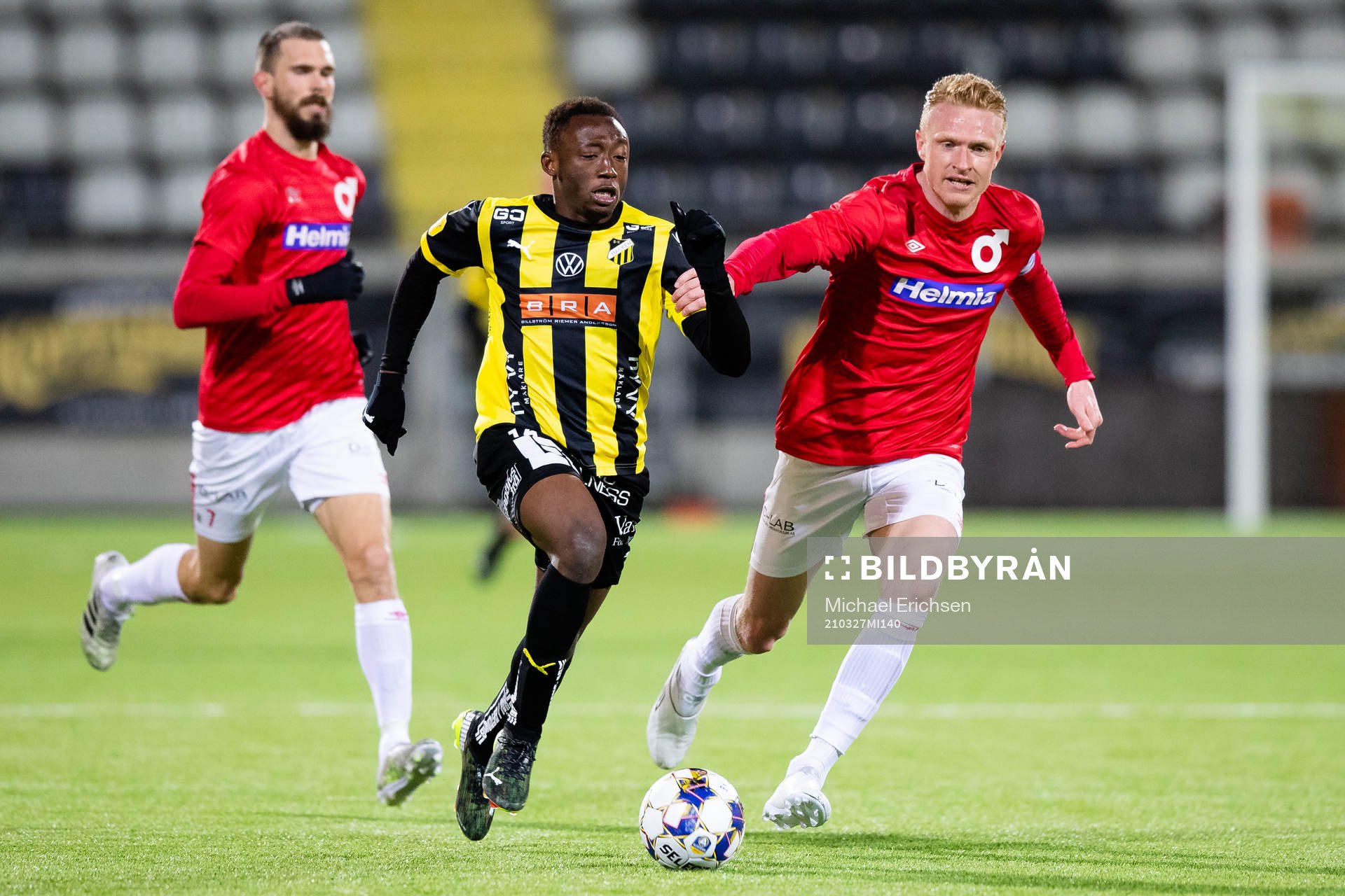 Häckens Benie Adama Traore och Degerfors Nicklas Maripuu