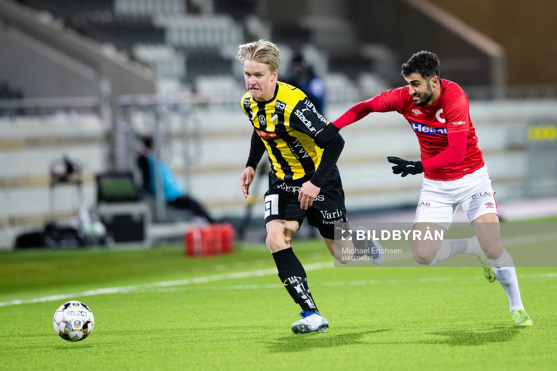 Häckens Sebastian Lagerlund  och Degerfors Ferhad Ayaz