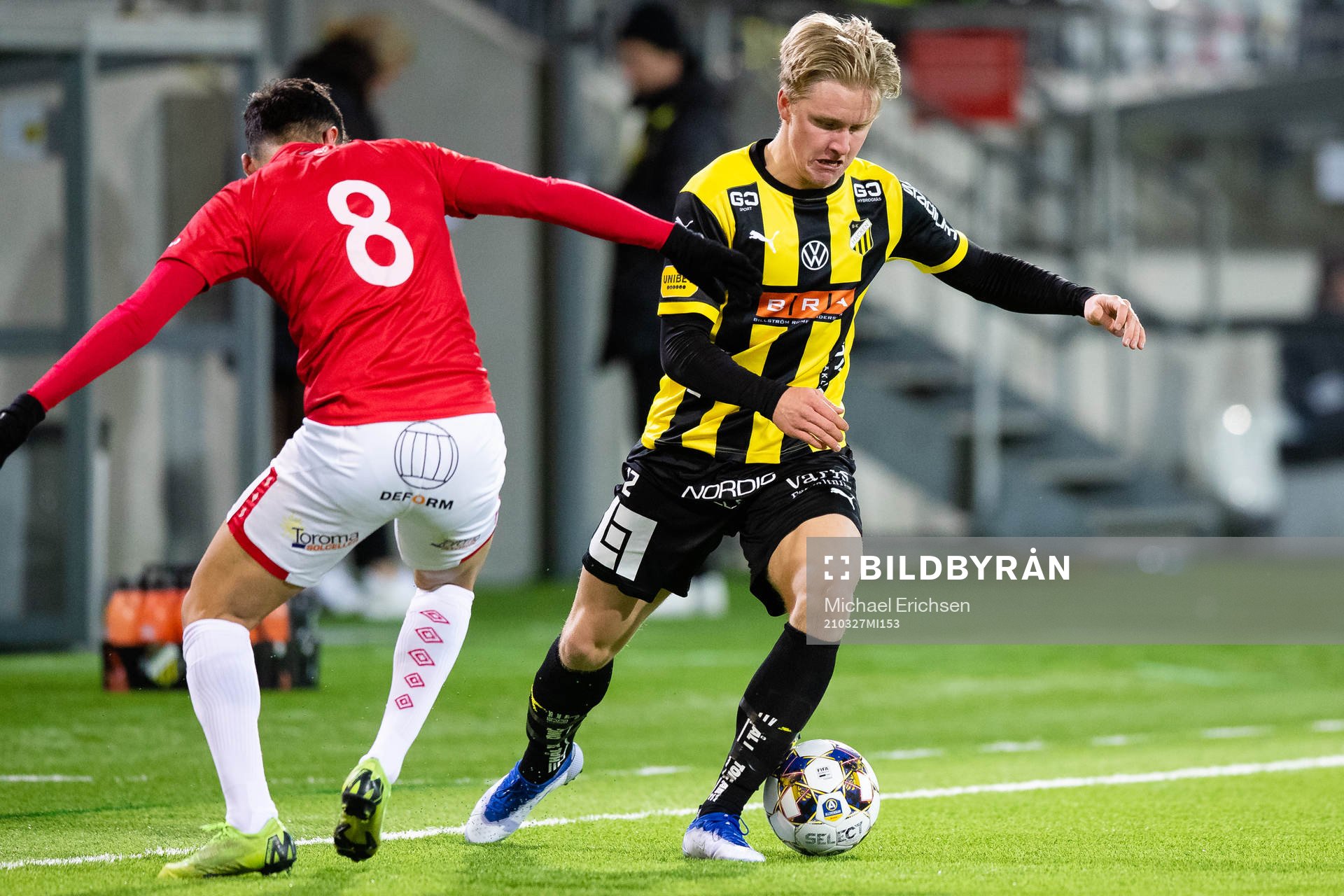 Häckens Sebastian Lagerlund  och Degerfors Ferhad Ayaz