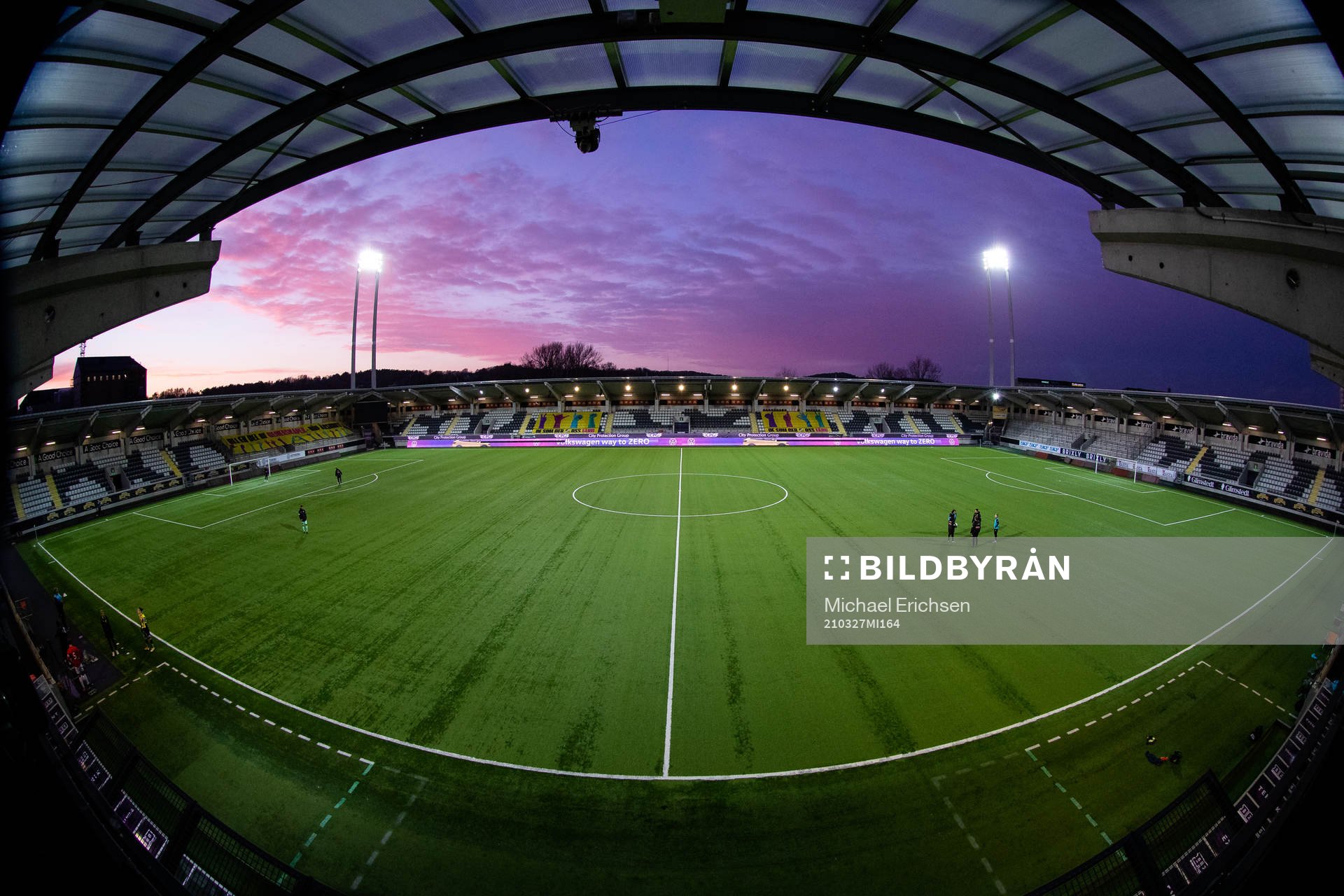 Bravida Aren i halvtid av träningsmatchen i fotboll mellan