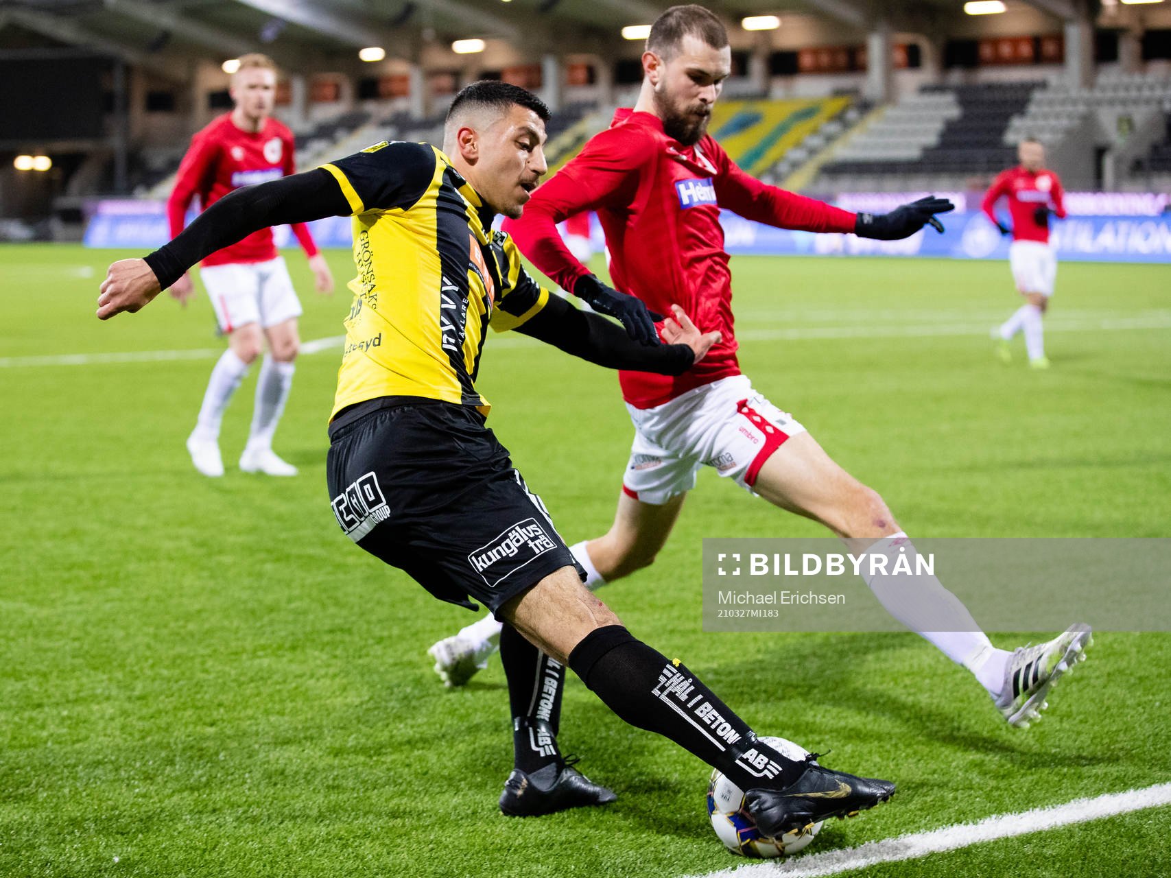 Häckens Leonardo Farah Sarin och Degerfors Sebastian Olsson
