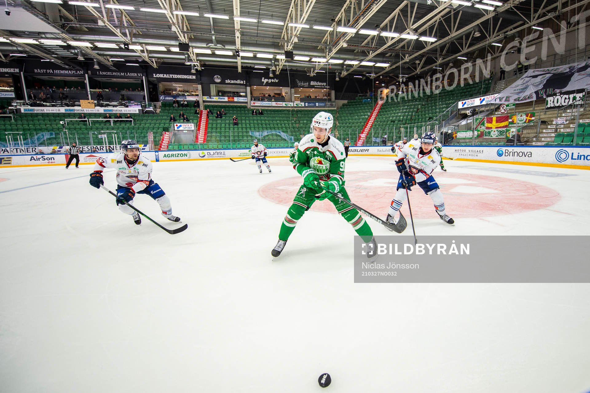 Rögles Adam Tambellini och Växjös Emil Pettersson och