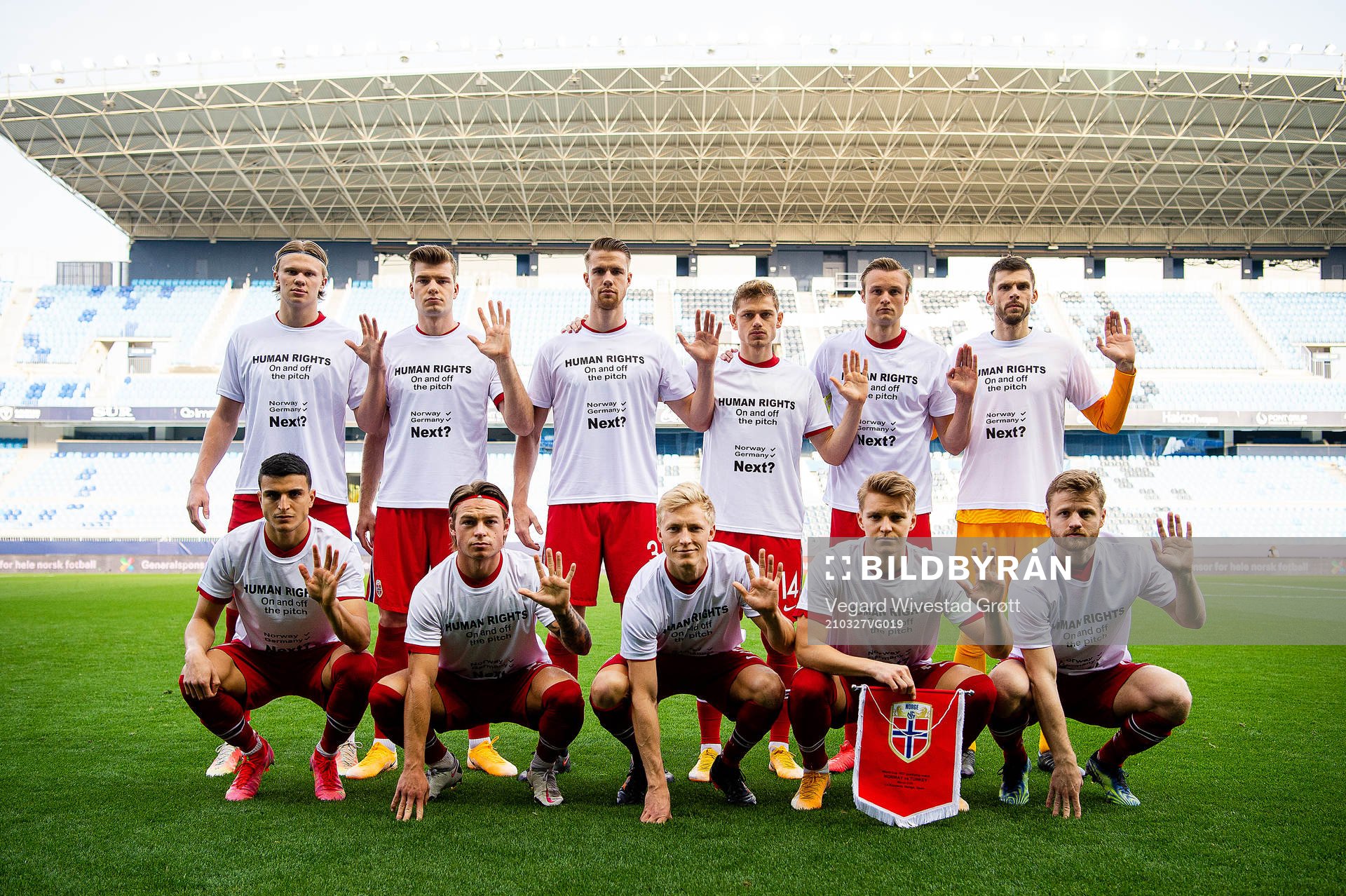 Norway's starting eleven pose for a team photo wearing