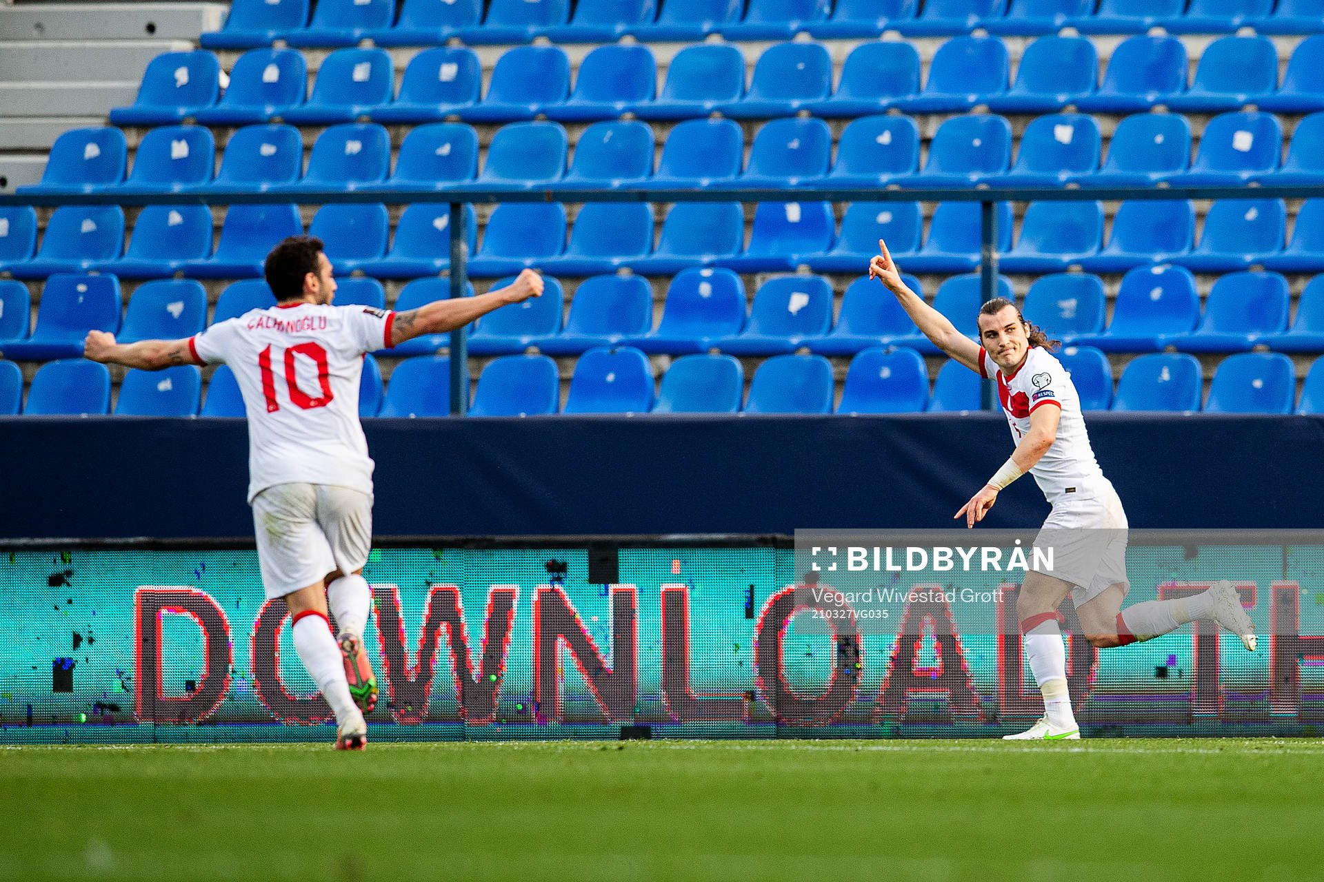 Caglar Söyüncü of Turkey celebrates