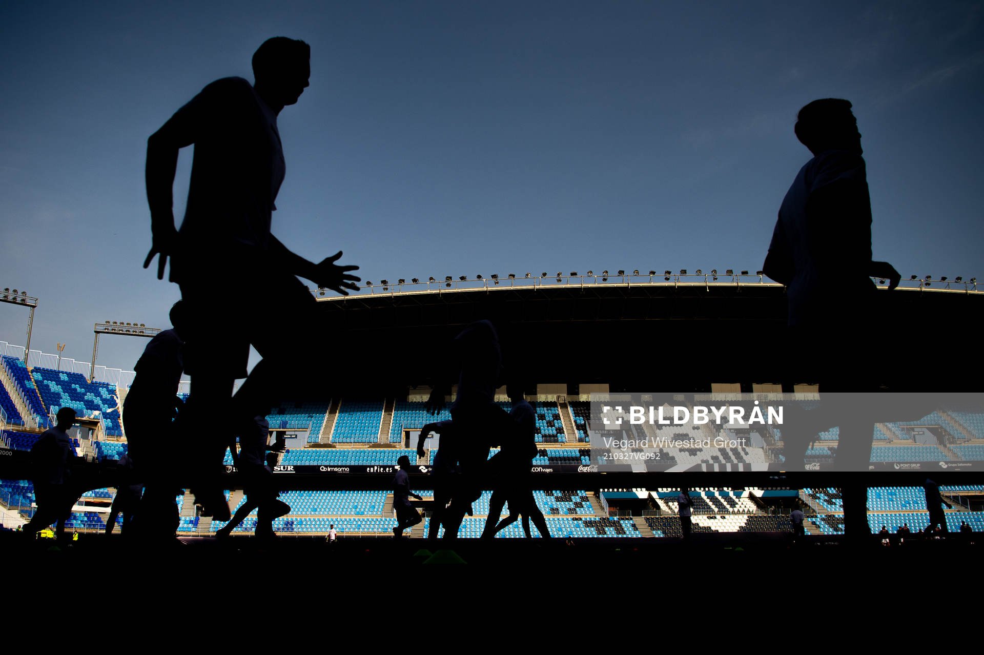 Players of Norway warm up