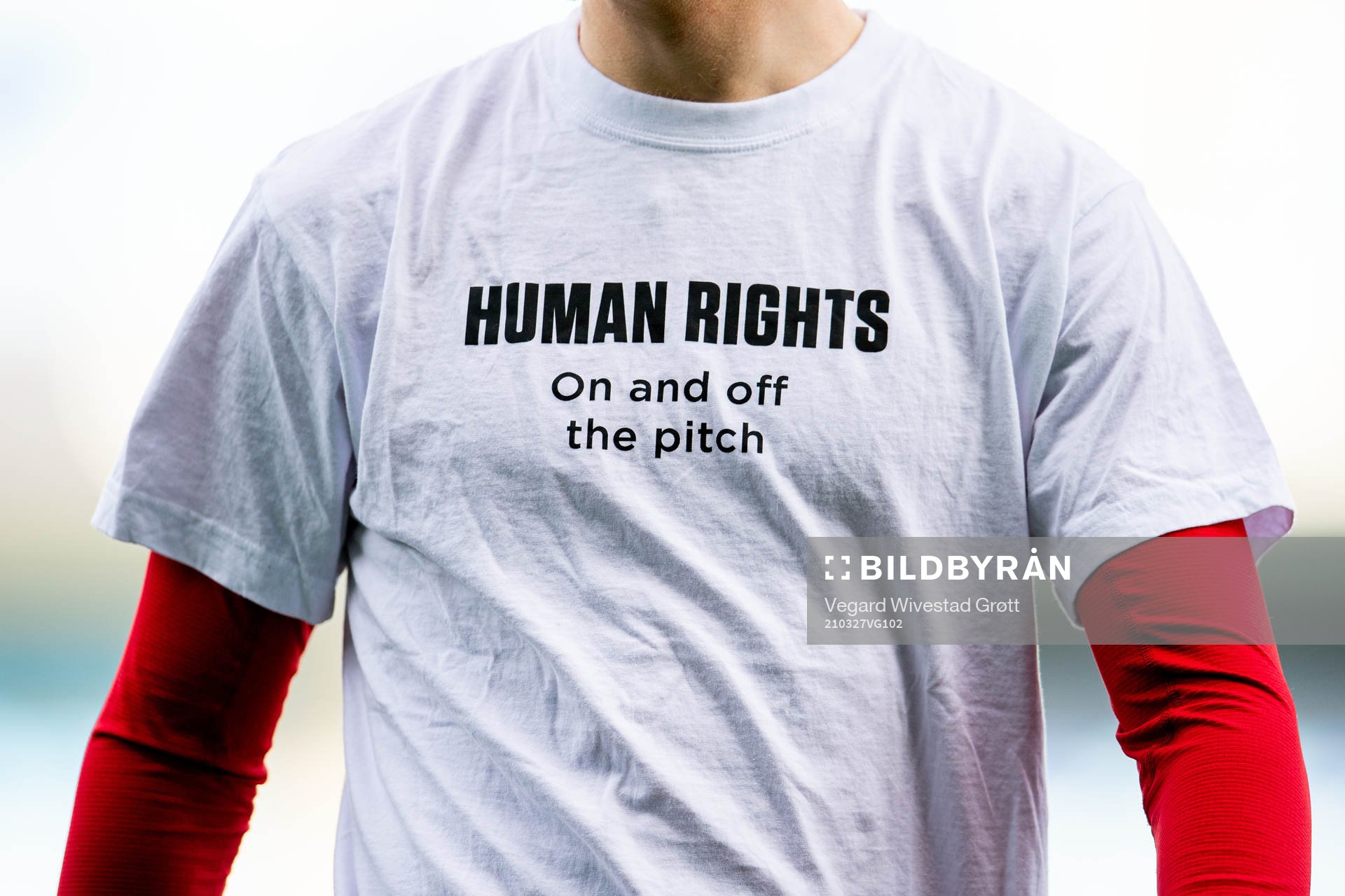A t-shirt with the message «Human rights