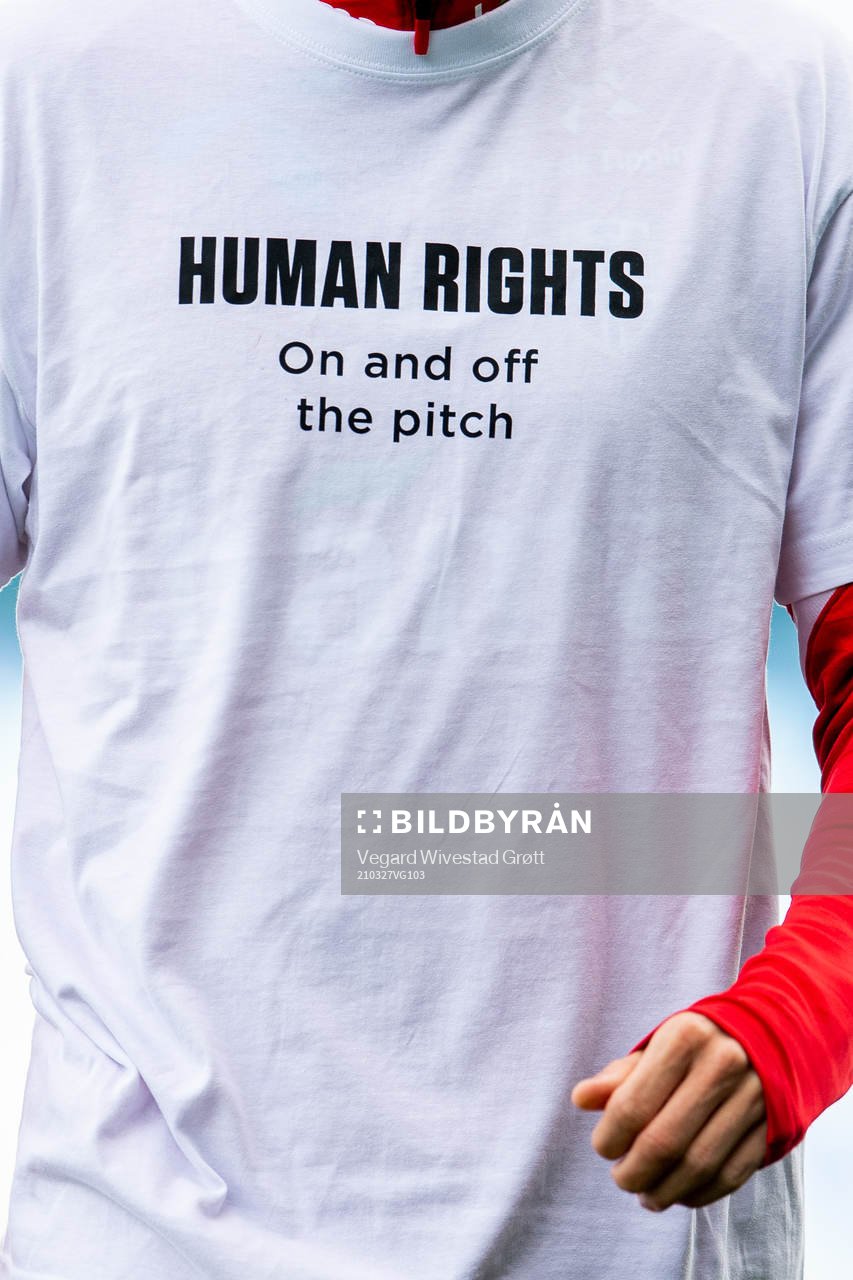 A t-shirt with the message «Human rights