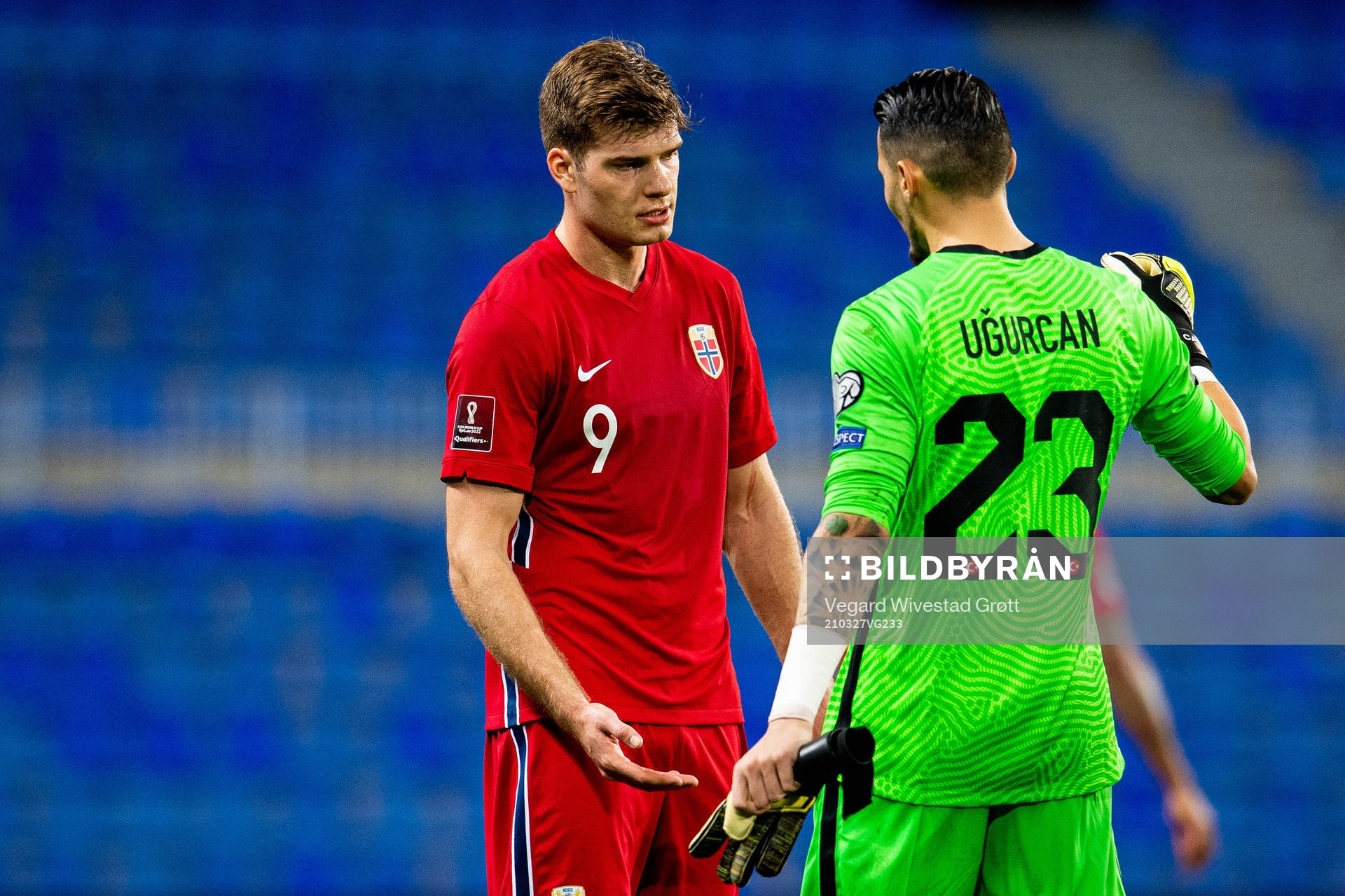 Alexander Sørloth of Norway and goalkeeper Ugurcan Cakir