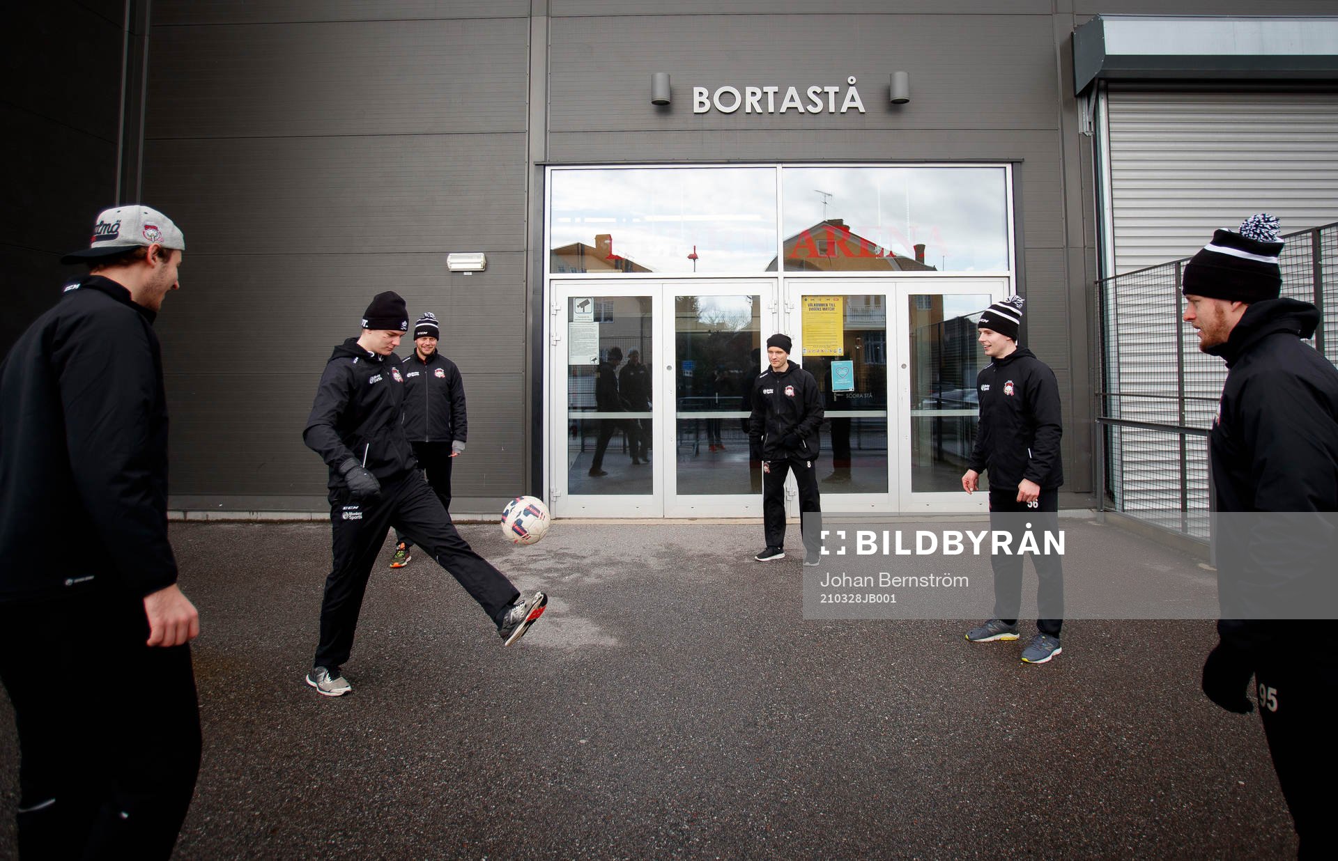 Malmö Redhawksspelarna Anton Olsson och Carl Persson