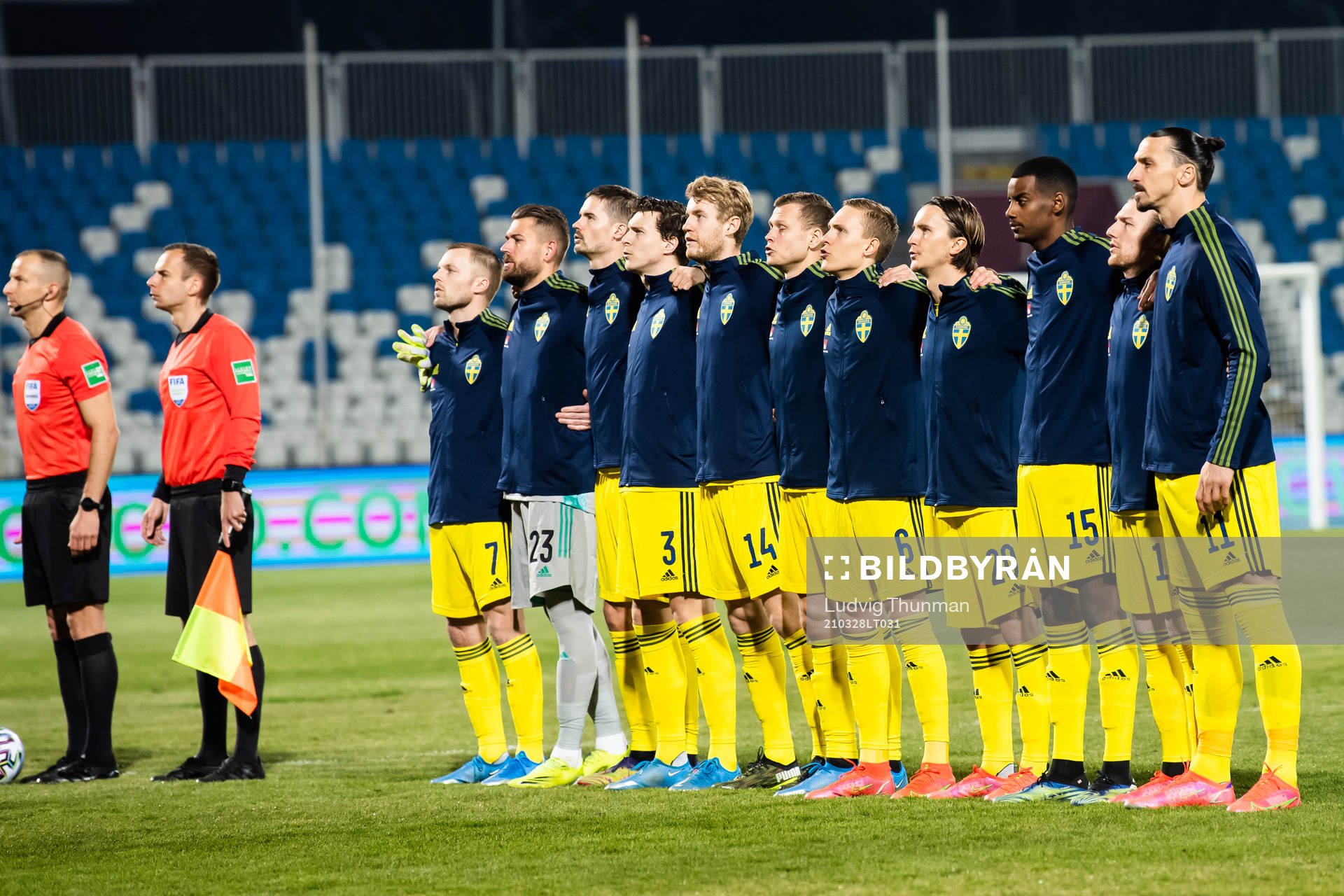 Players of Sweden line up