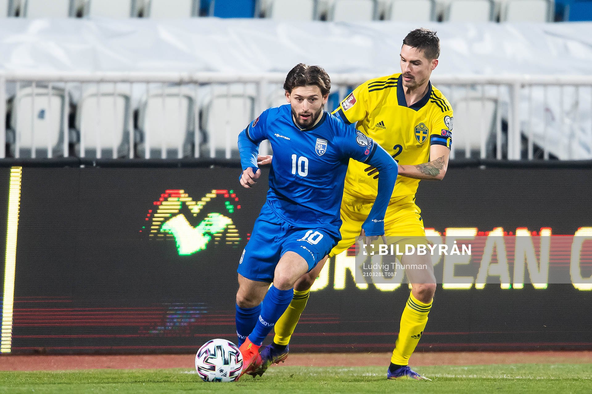 Arber Zeneli of Kosovo and Mikael Lustig of Sweden