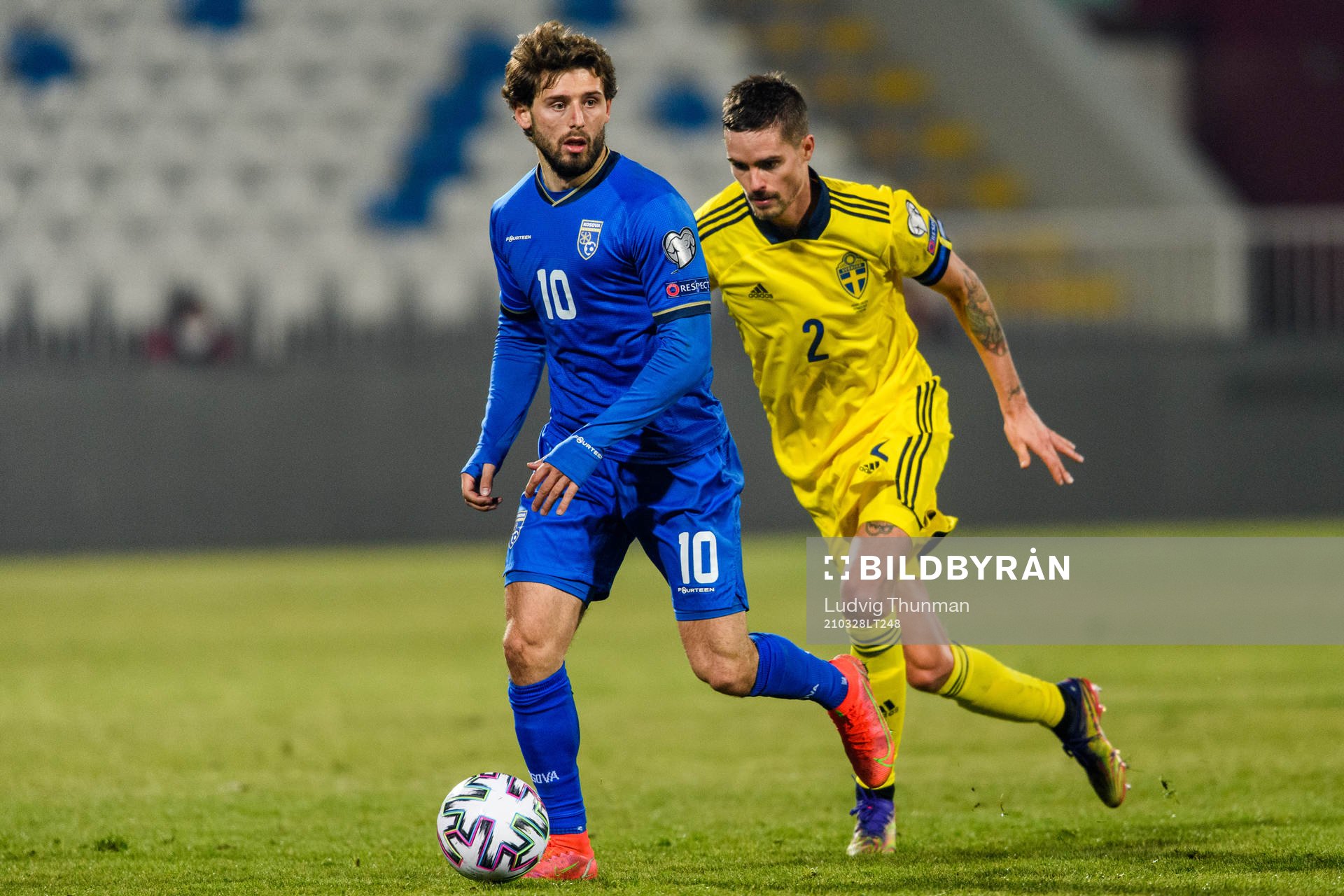 Arber Zeneli of Kosovo and Mikael Lustig of Sweden
