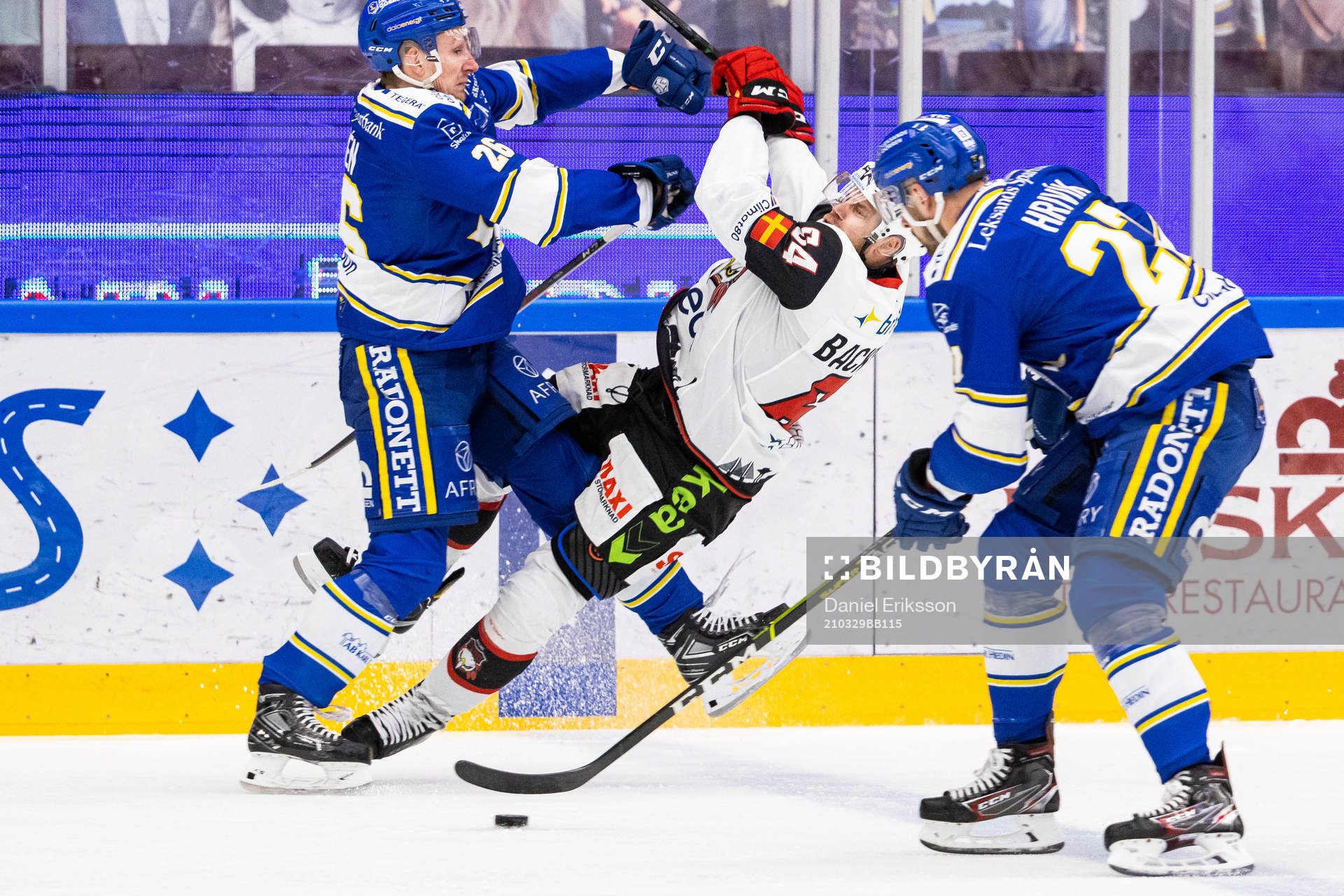 Leksands Patrik Norén och Malmö Redhawks Victor Backman