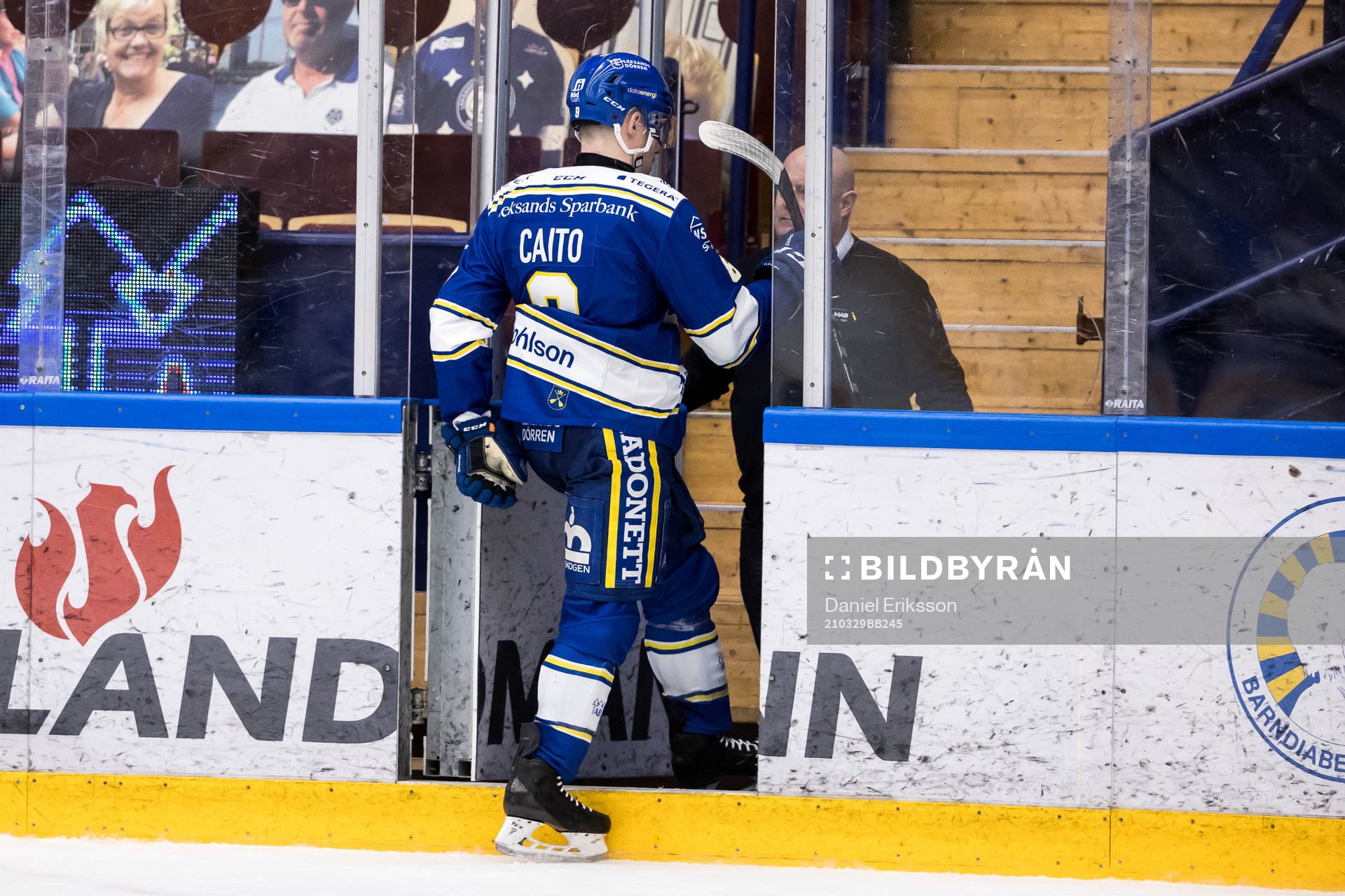 Leksands Matt Caito lämnar isen