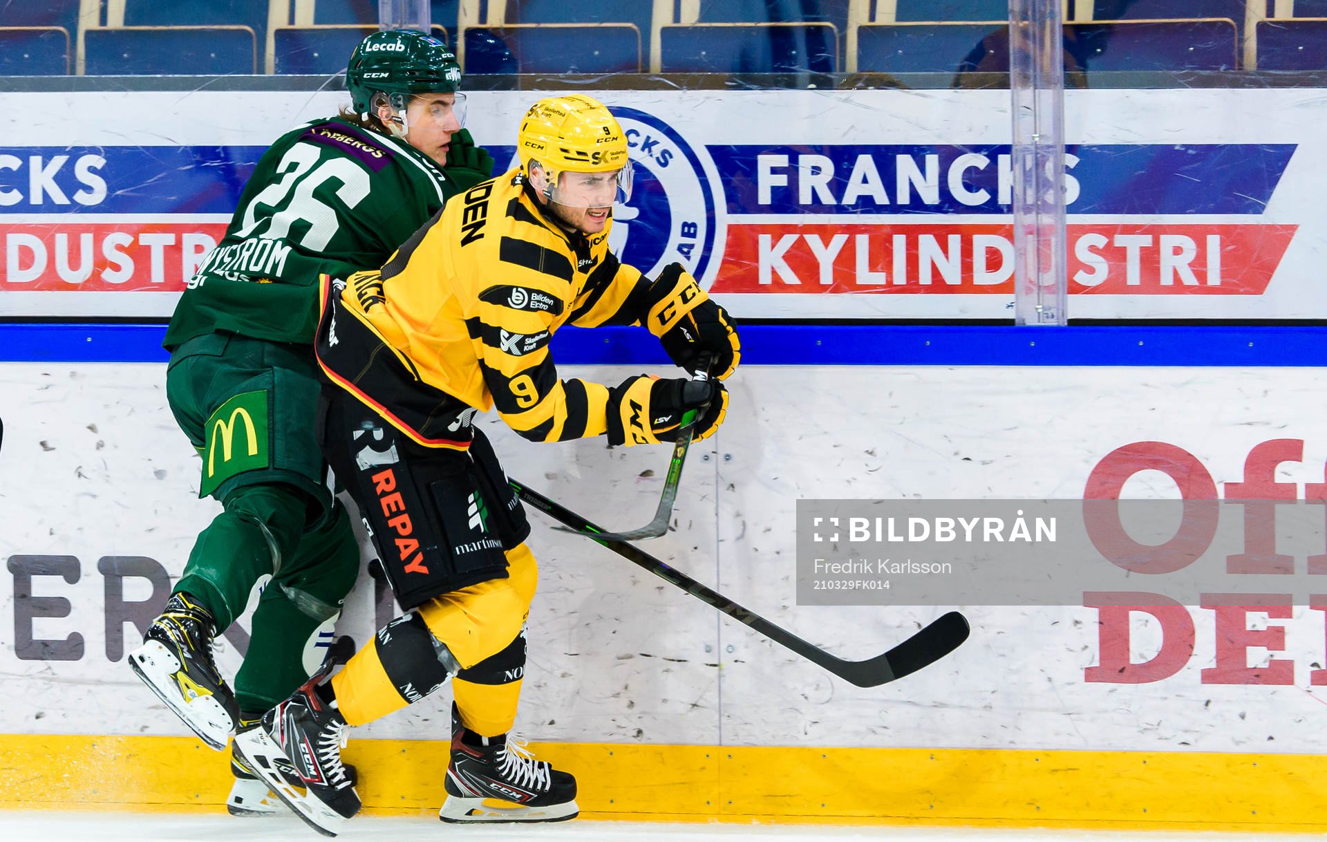 Färjestads Joel Nyström och Skellefteås Darren Nowick