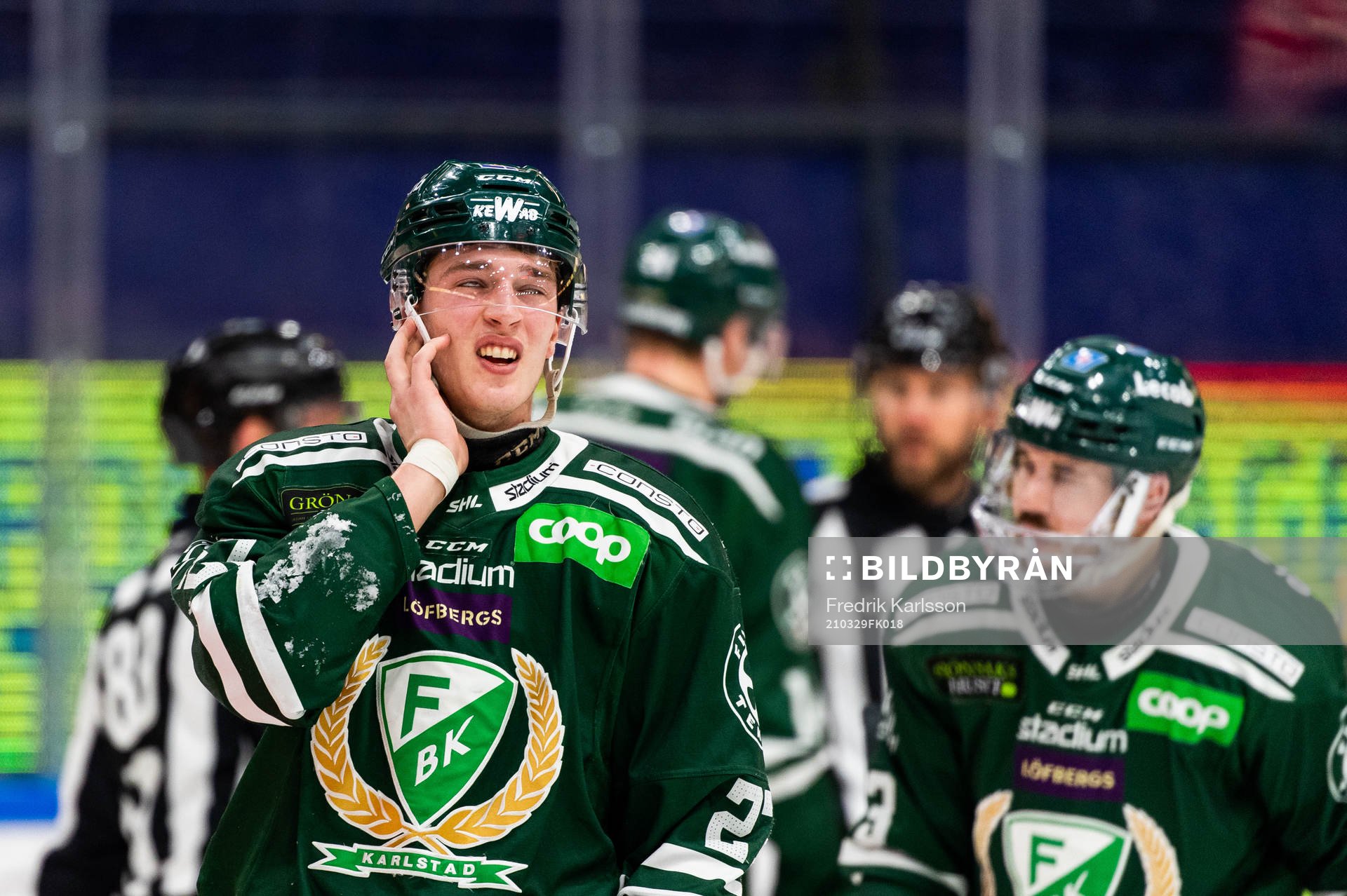Färjestads Oskar Bäck har ont