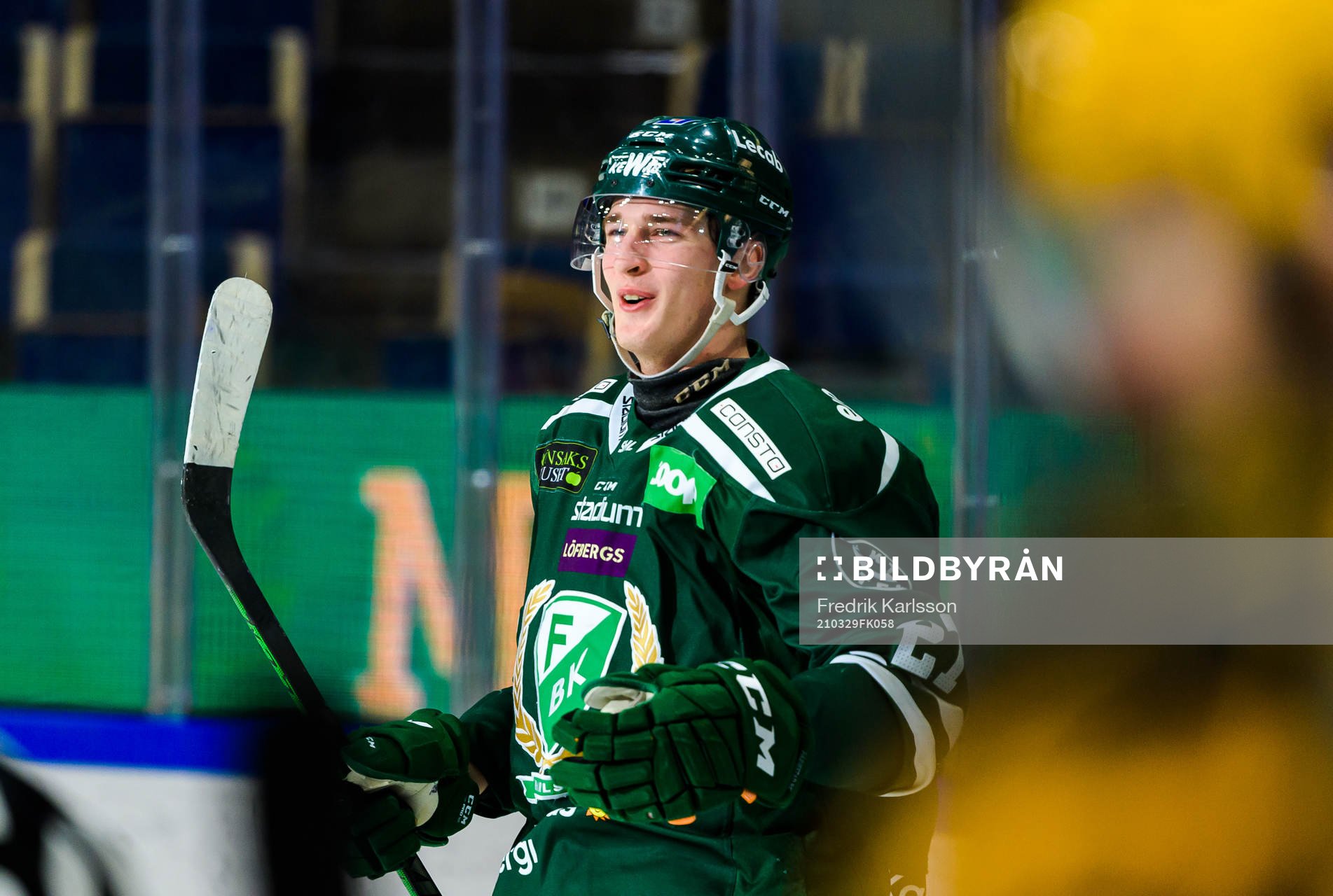 Färjestads Oskar Bäck jublar