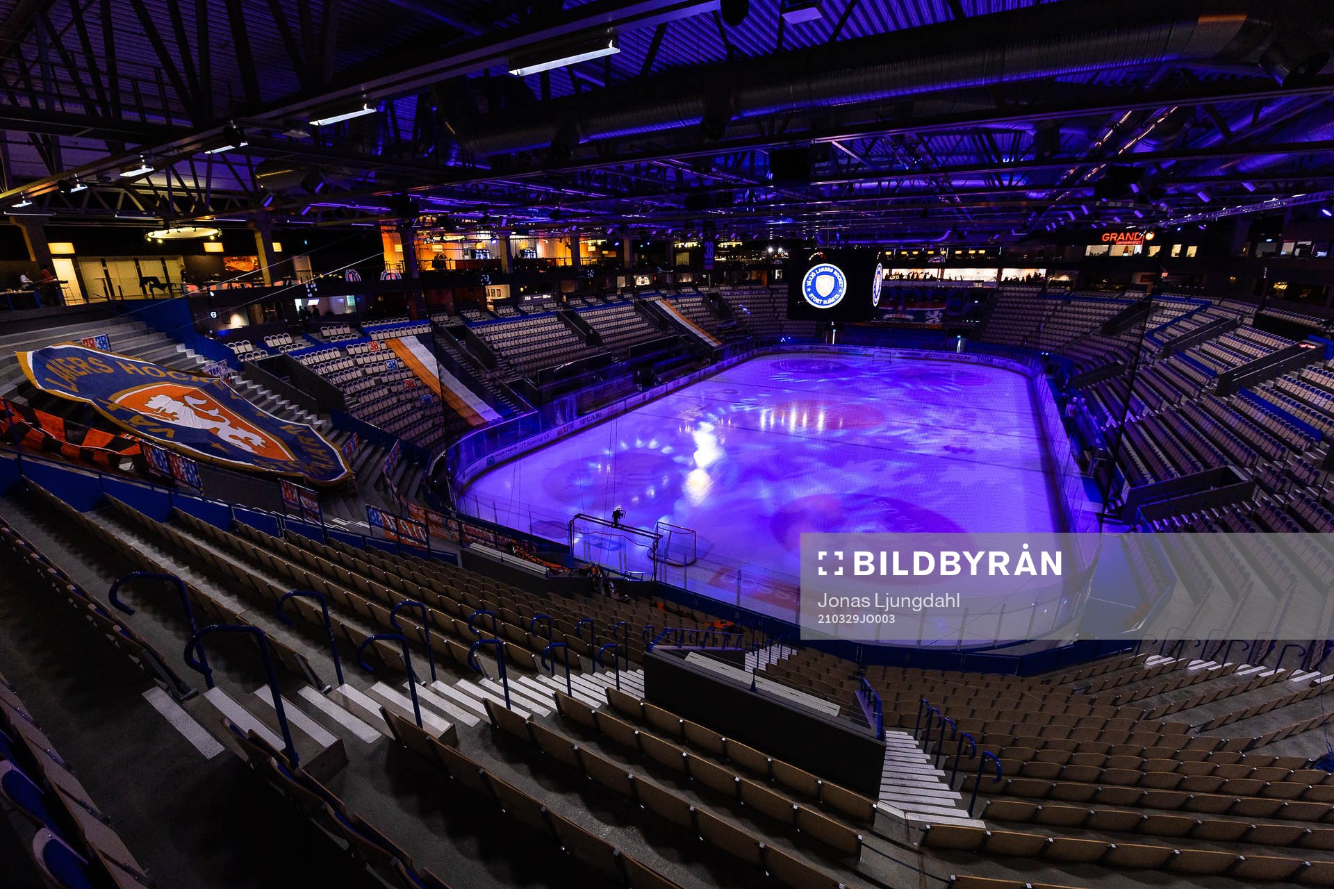 Interiör vy från Vida arena före ishockeymatchen i SHL