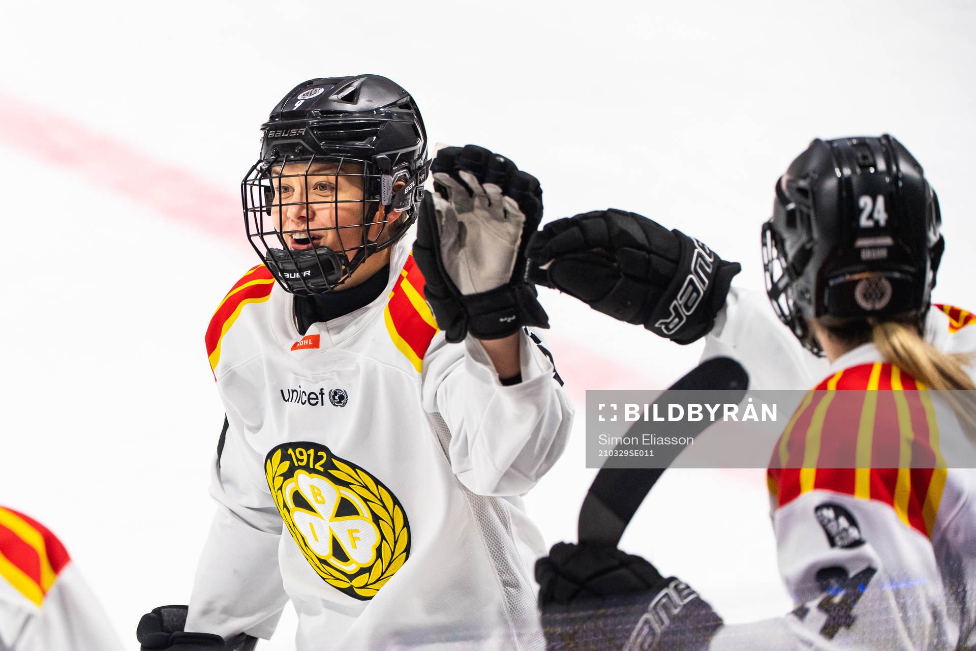 Brynäs Josefin Bouveng jublar