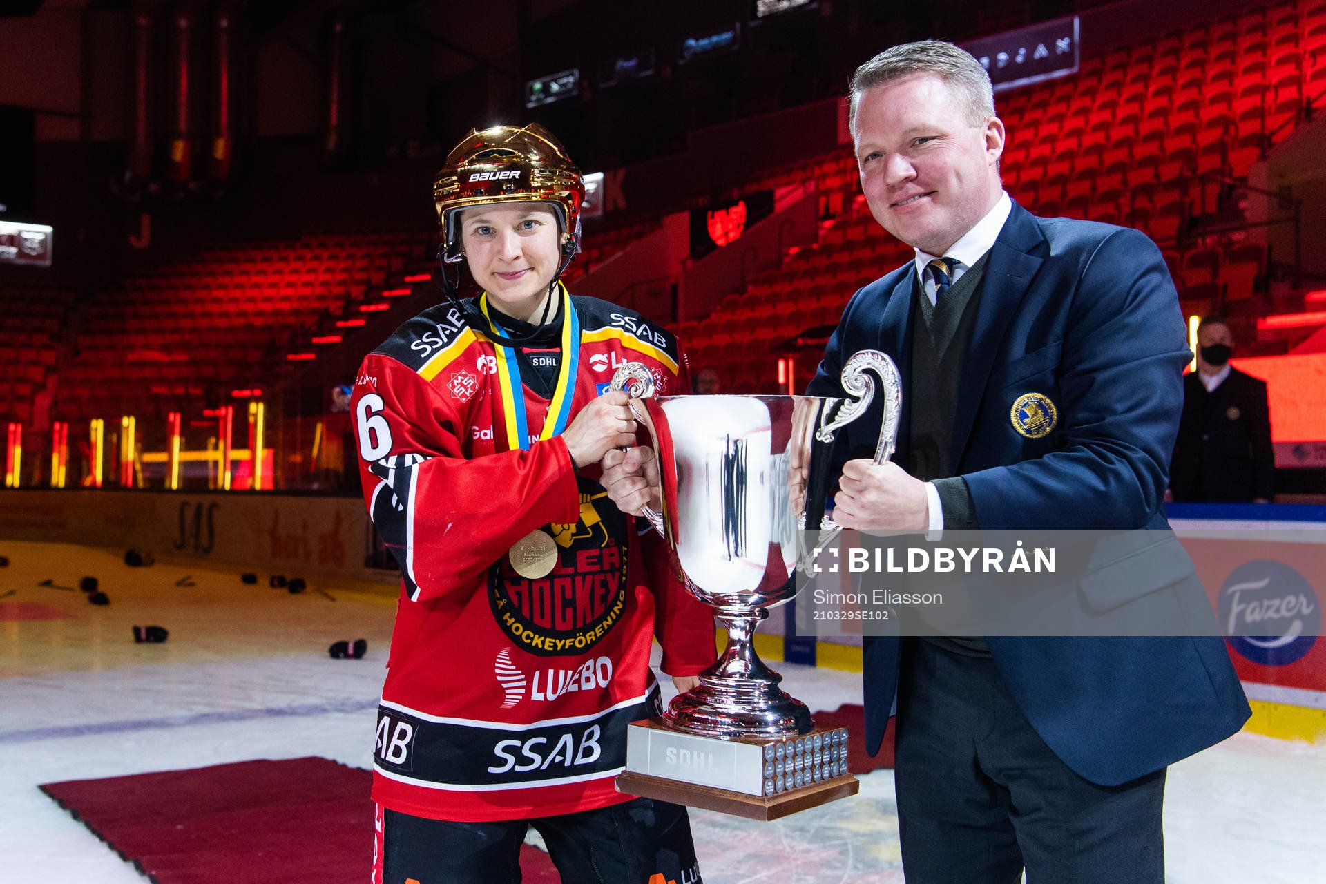 Luleås Jenni Hiirikoski och Svenska ishockeyförbundets