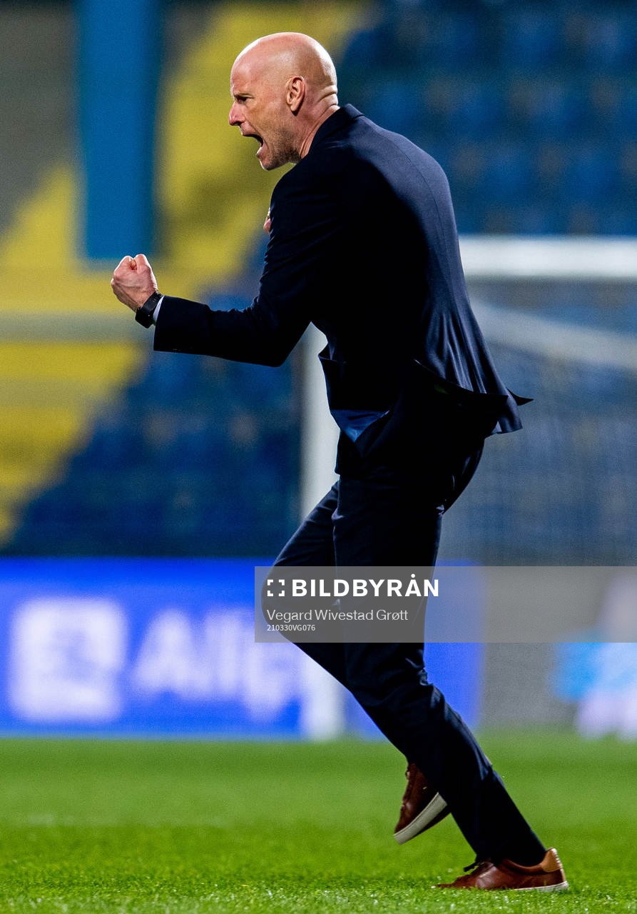 Ståle Solbakken, head coach of Norway, celebrates