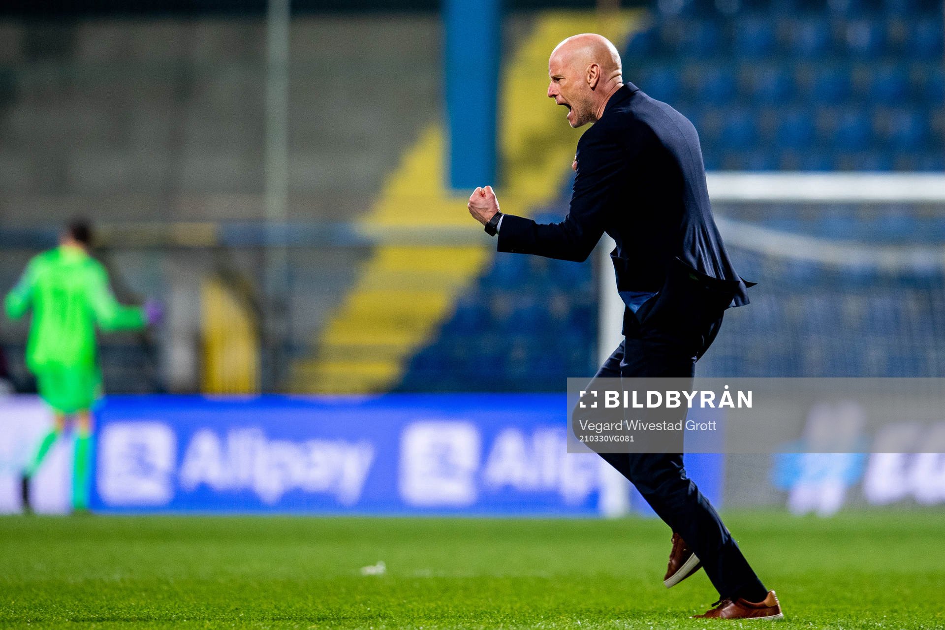 Ståle Solbakken, head coach of Norway, celebrates