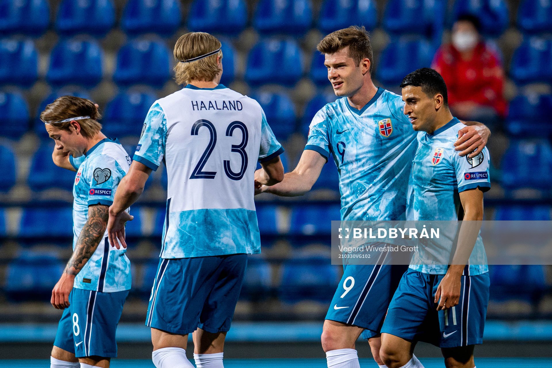 Alexander Sørloth of Norway celebrates with teammates