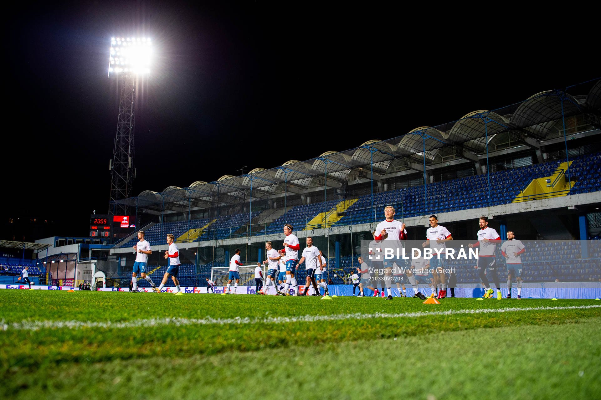 Birger Meling and the players of Norway warm up