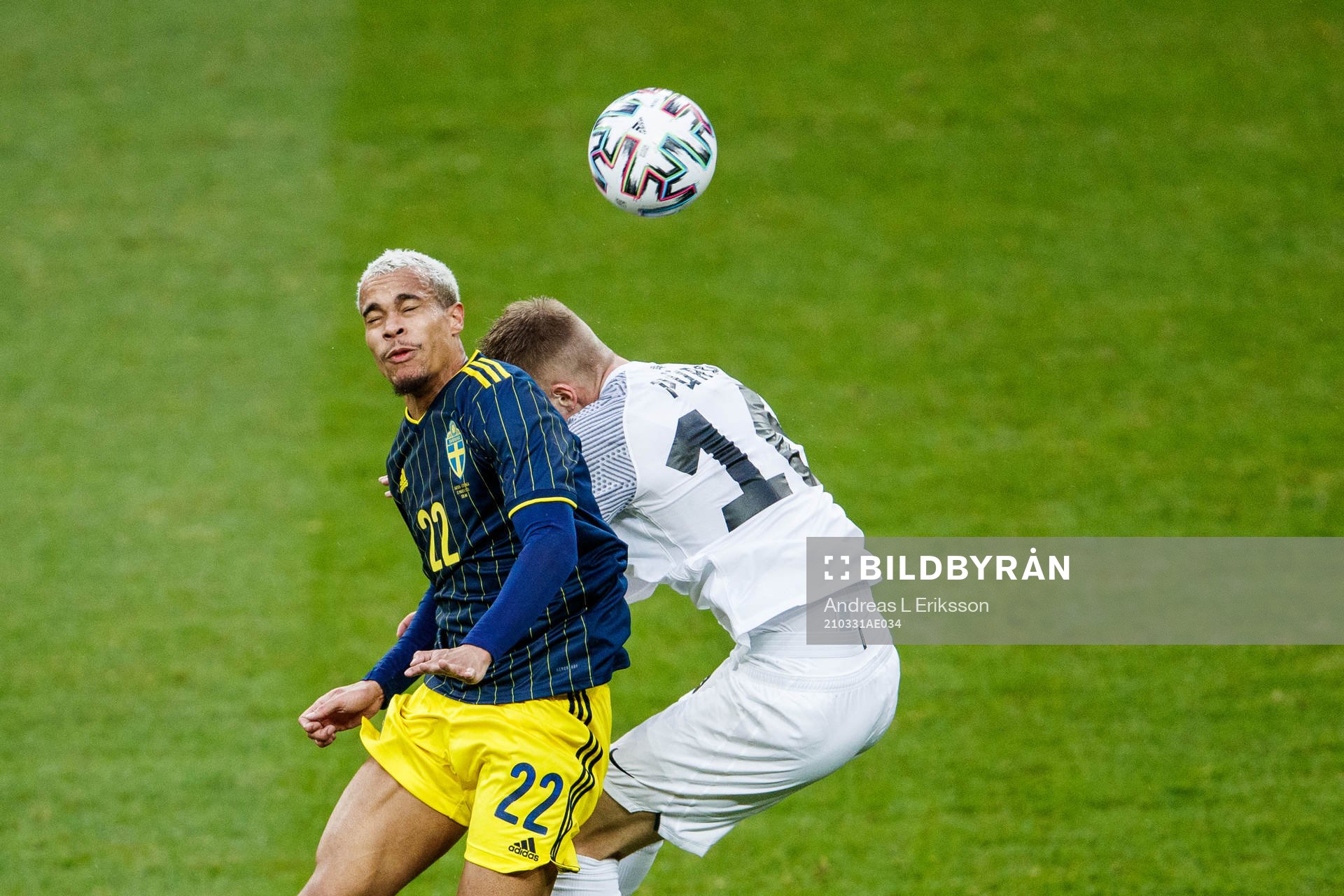 Robin Quaison of Sweden and Henrik Pürg of Estonia