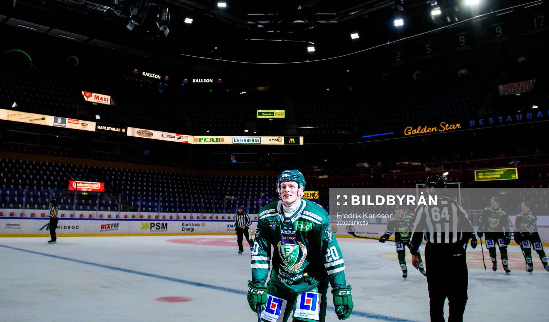 Färjestads Olle Lycksell  jublar