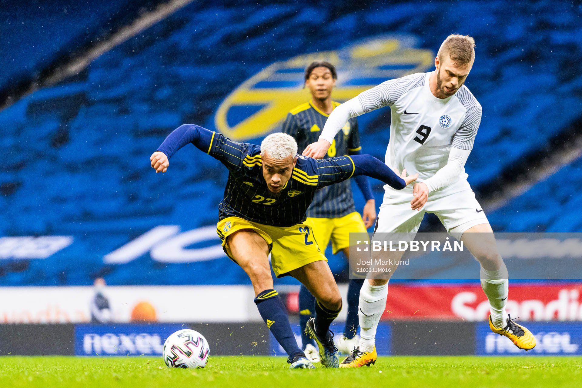 Robin Quaison of Sweden and Robert Kirss of Estonia