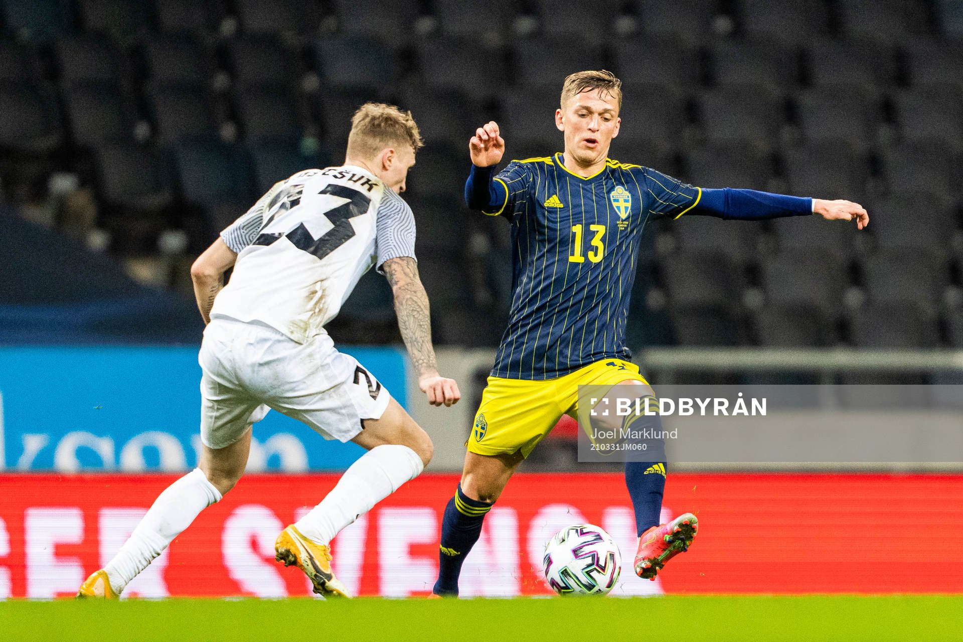 Bogdan Vastsuk of Estonia and Ken Sema of Sweden