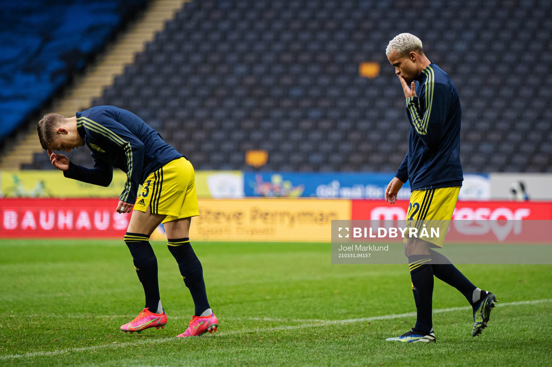Jesper Karlsson and Robin Quaison of Sweden