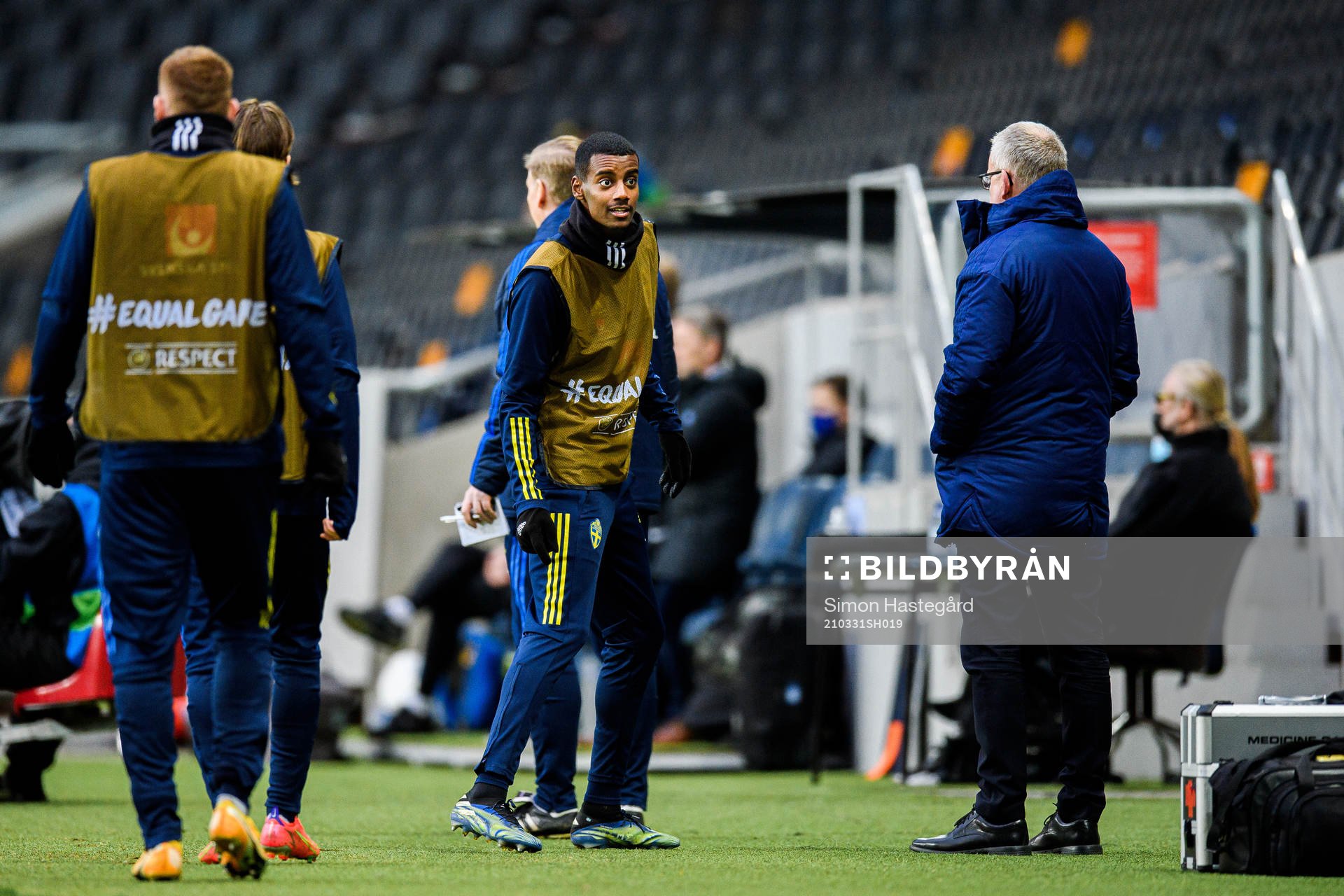 Alexander Isak and Janne Andersson, head coach of Sweden