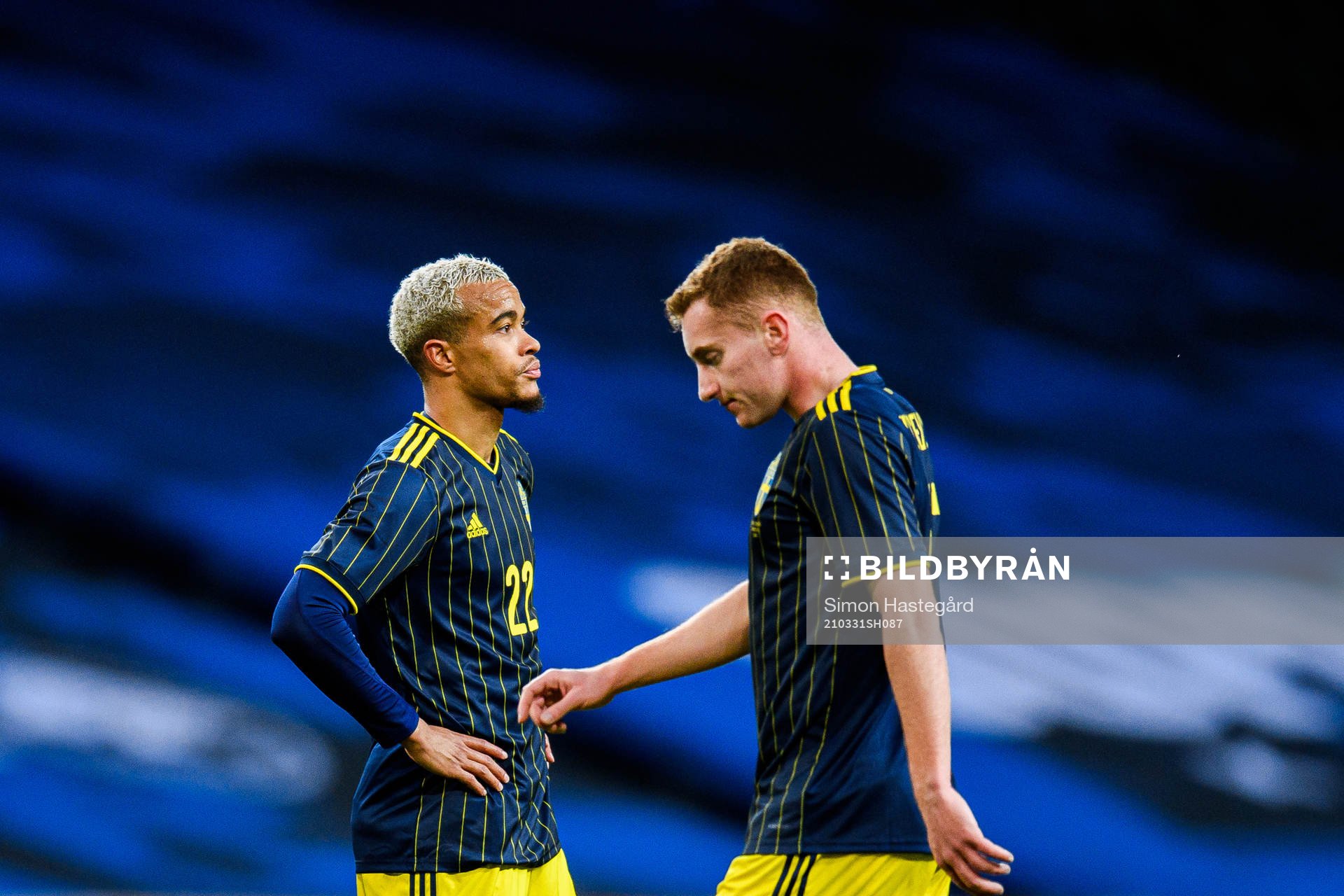 Robin Quaison and Dejan Kulusevski of Sweden look dejected