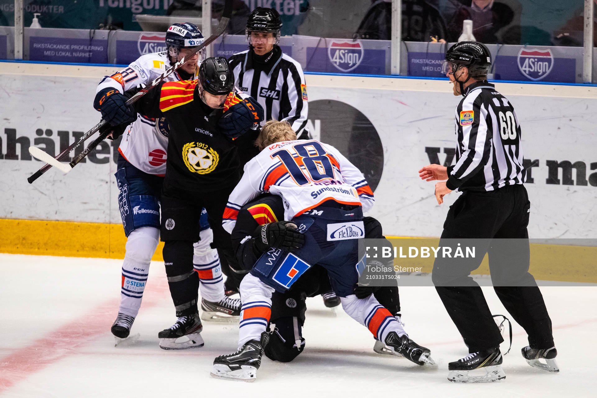 Växjös Marcus Sylvegård och Brynäs Anton Rödin i