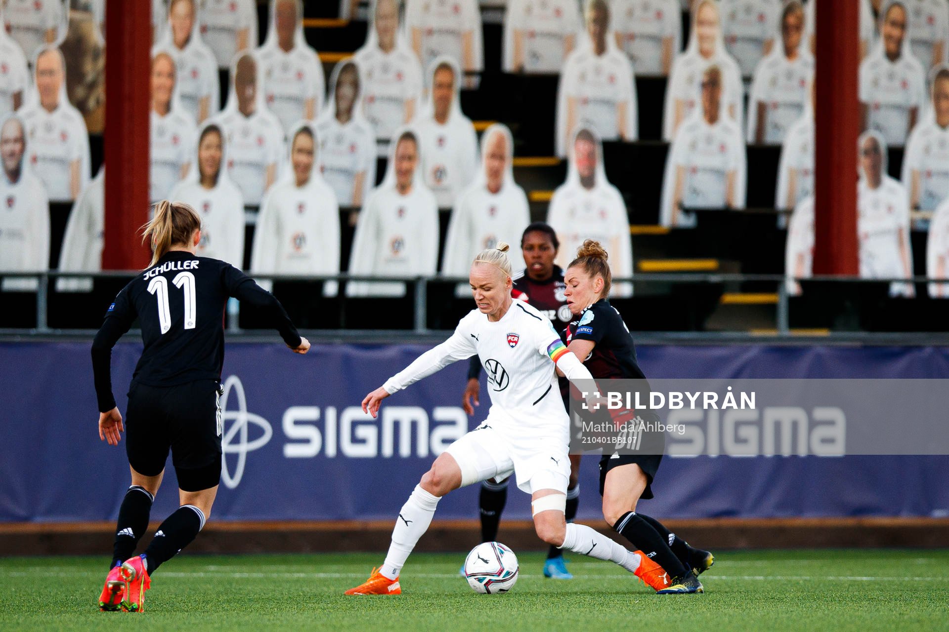 Caroline Seger of Rosengård against Lea Schüller and