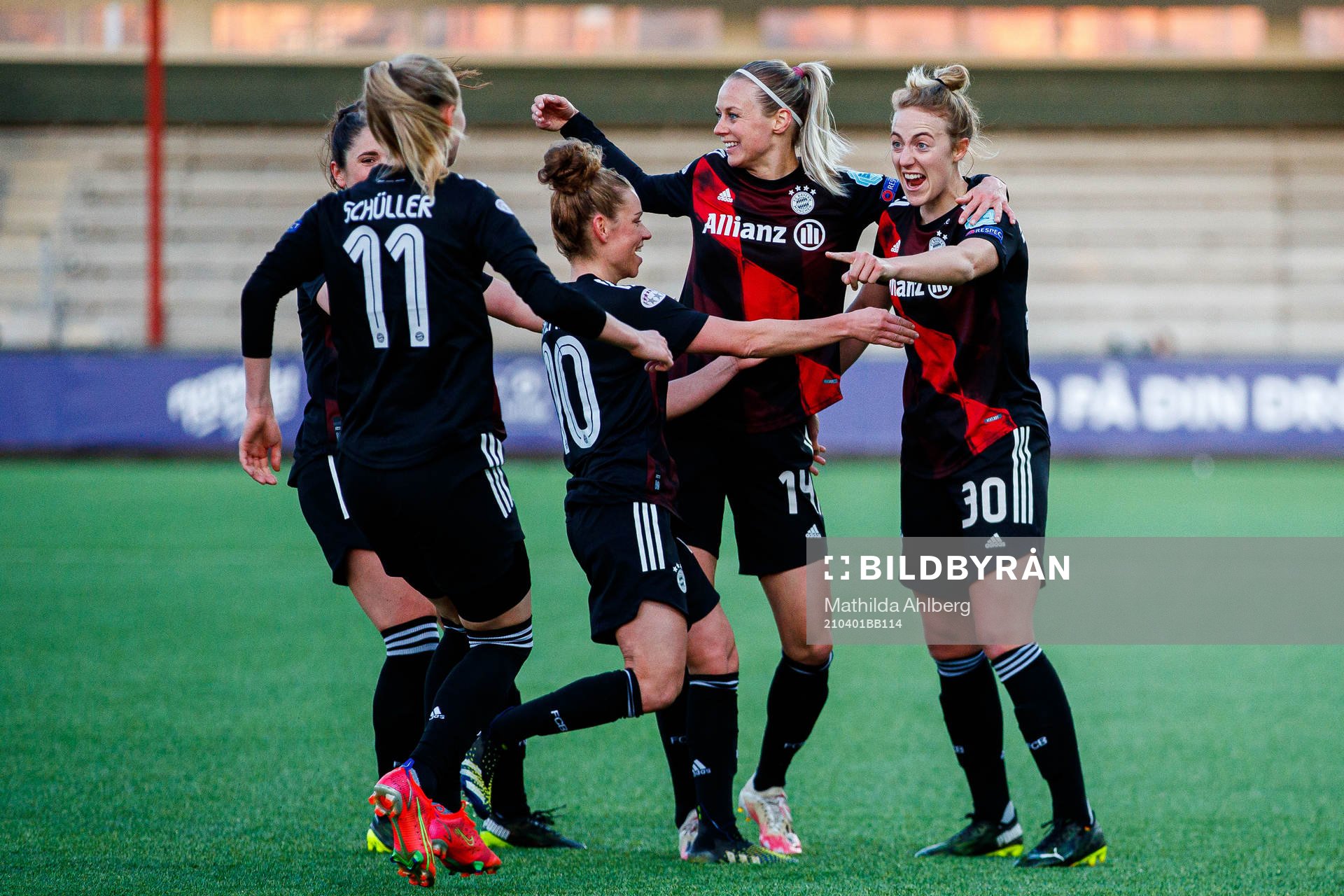 Lea Schüller, Linda Ballmann , Amanda Ilestedt and Carolin