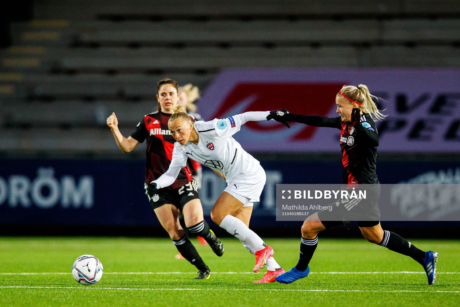Hanna Bennison of Rosengård against Sarah Zadrazil and